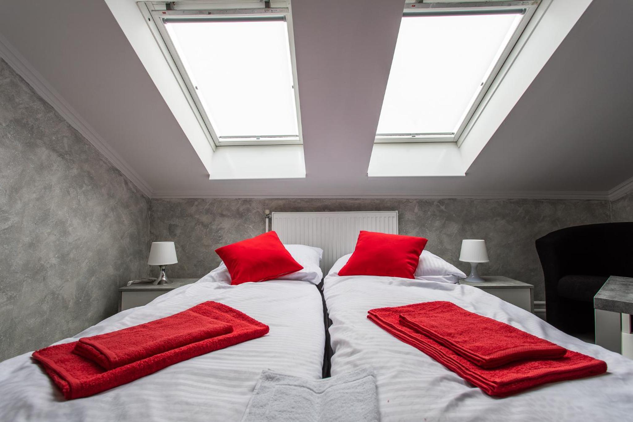 Double or Twin Room with Shower - Photo 7