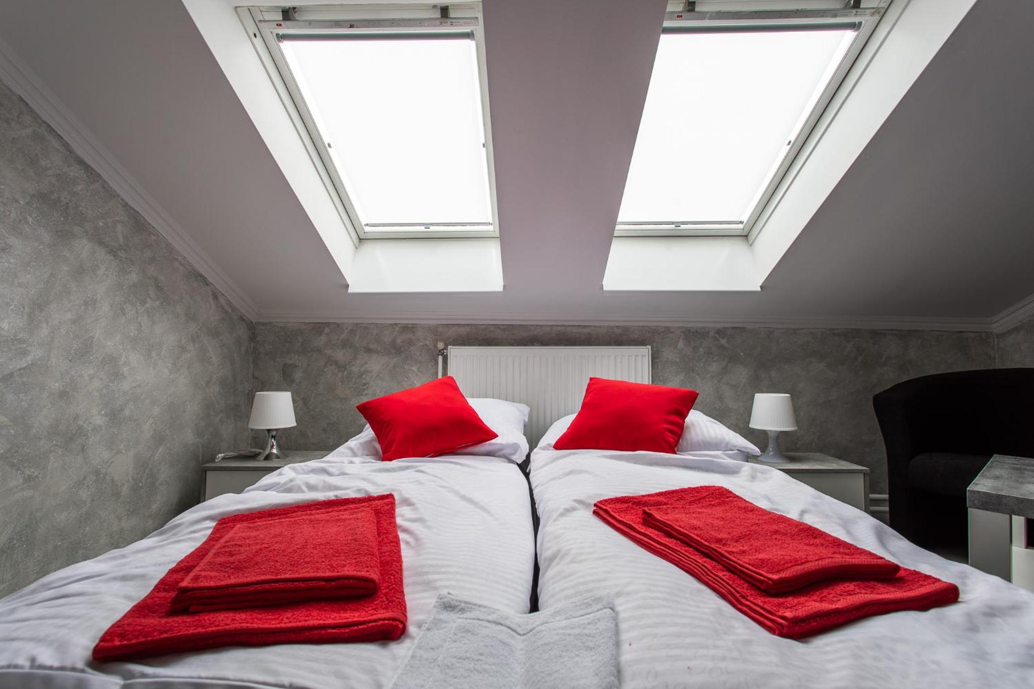 Double or Twin Room with Shower - Photo 4