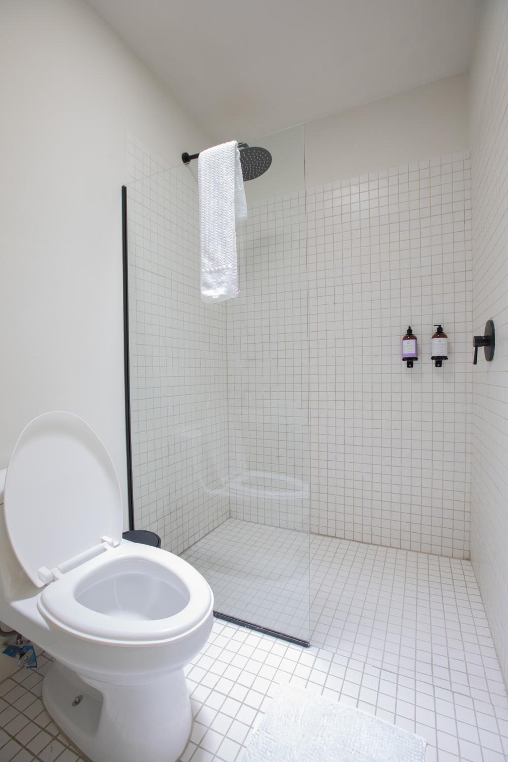 Standard Triple Room - Photo 6