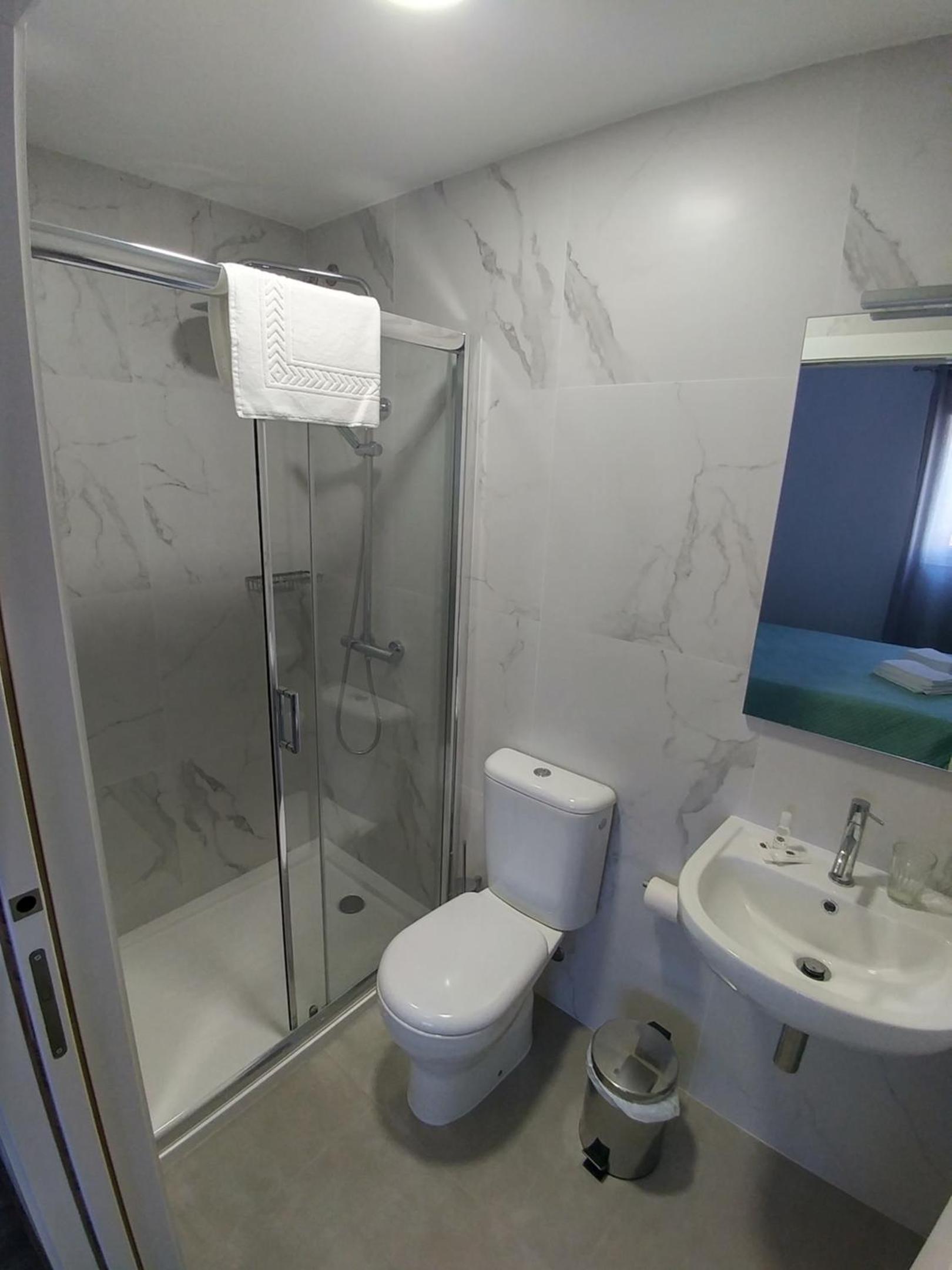 Standard Double Room - Photo 3