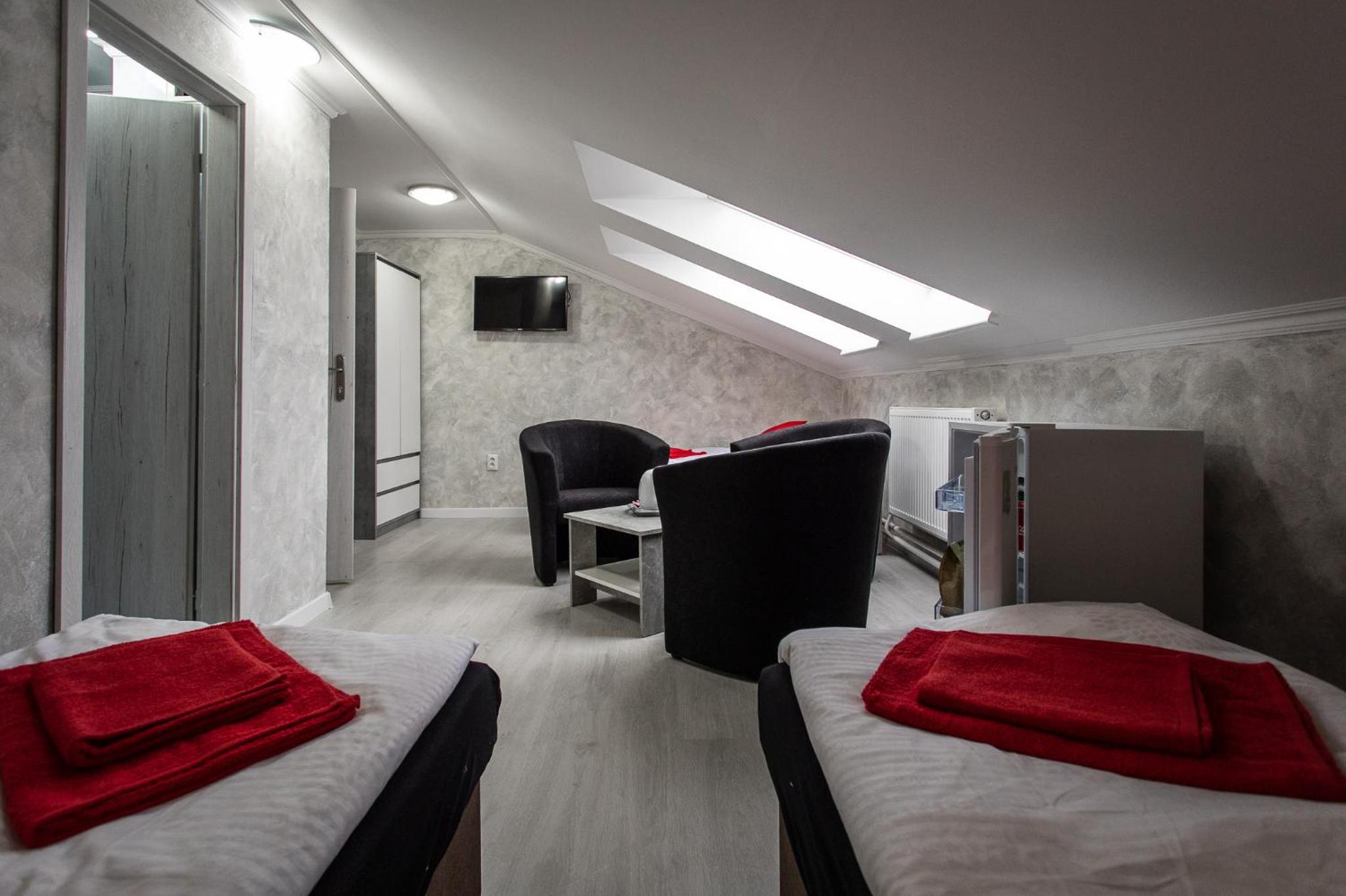 Triple Room with Bathroom - Photo 2