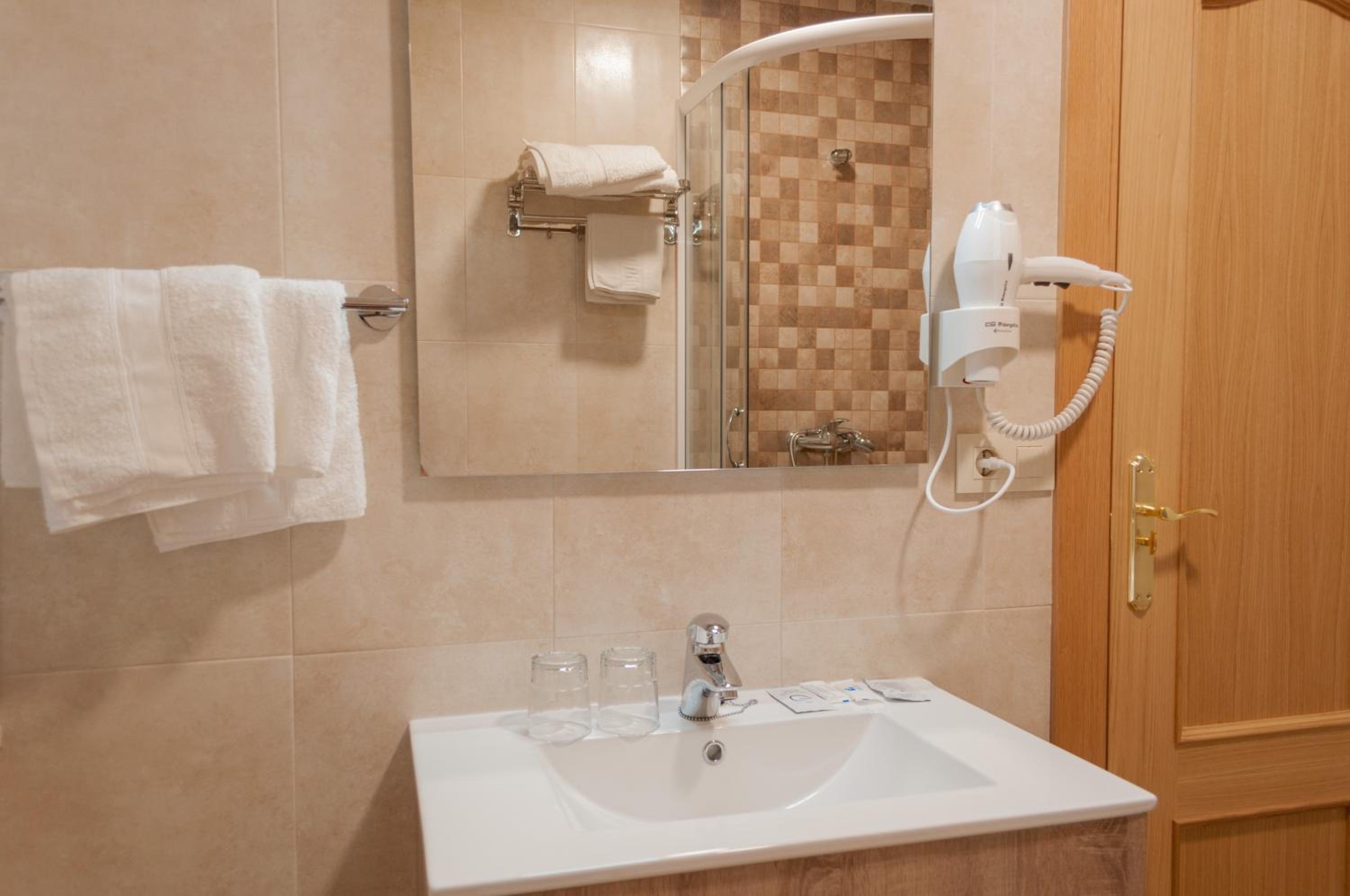 Double or Twin Room photo 3