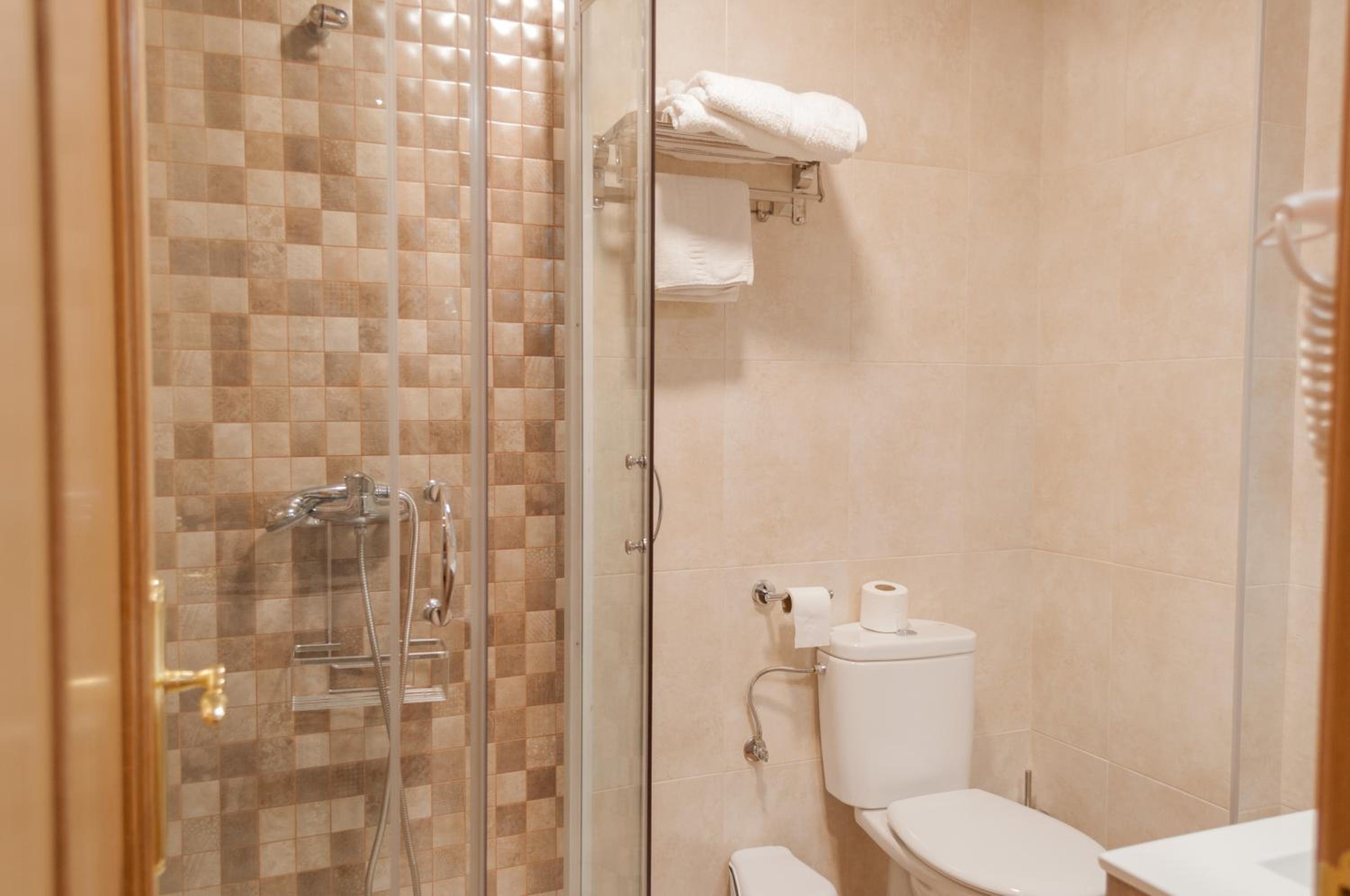Double or Twin Room photo 2