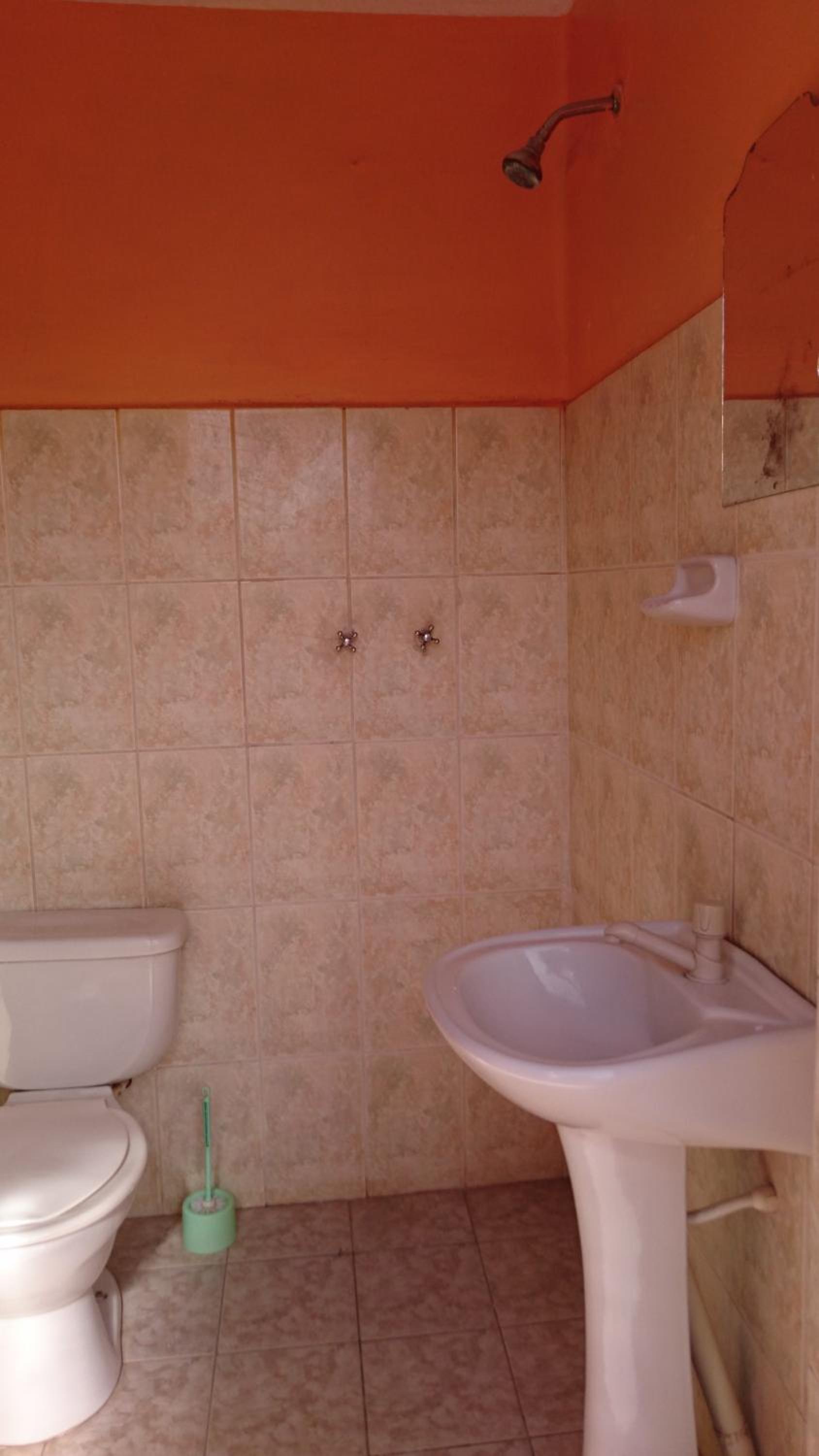 Economy Triple Room with Shared Bathroom photo 2