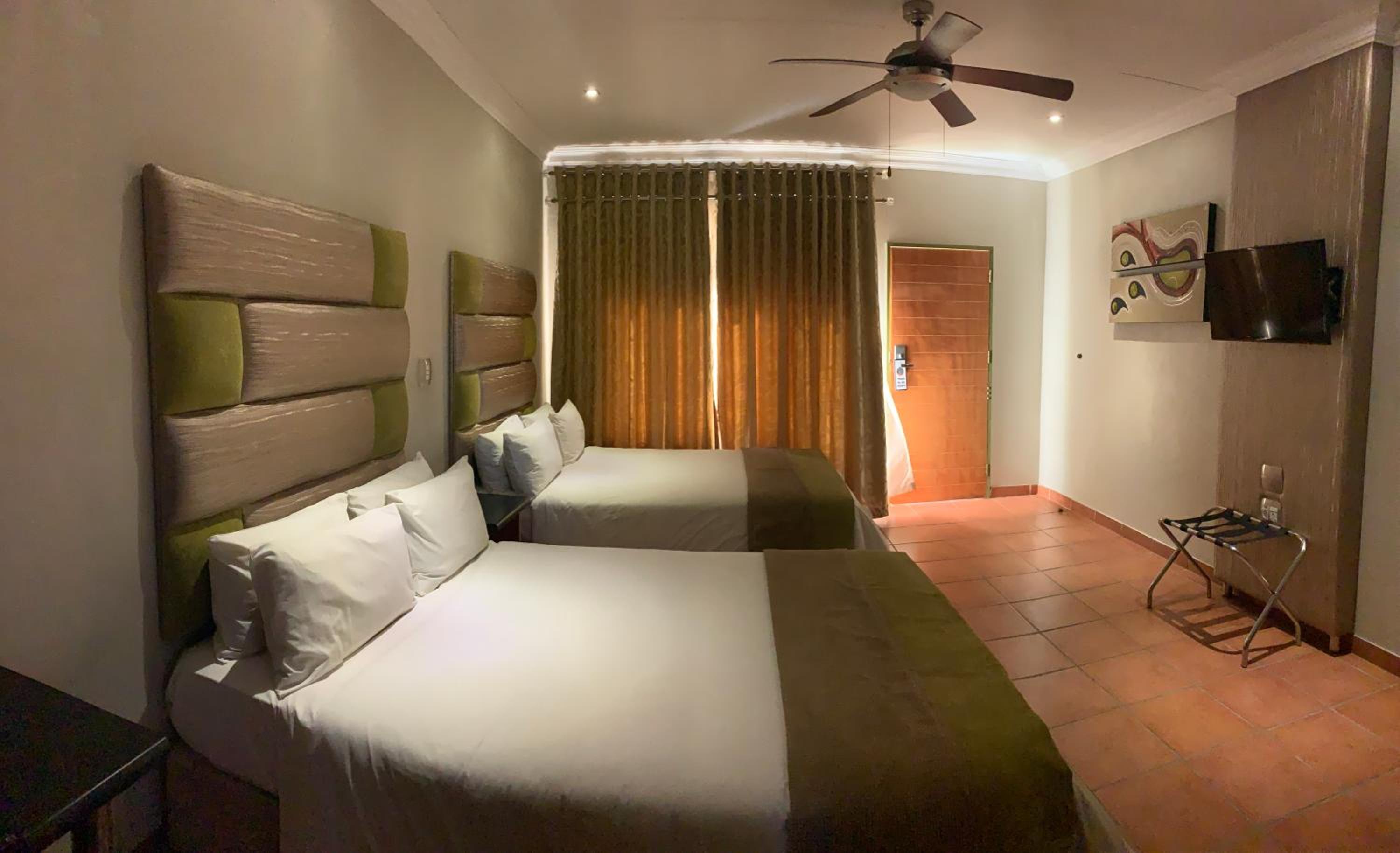 Deluxe Double or Twin Room - Photo 8