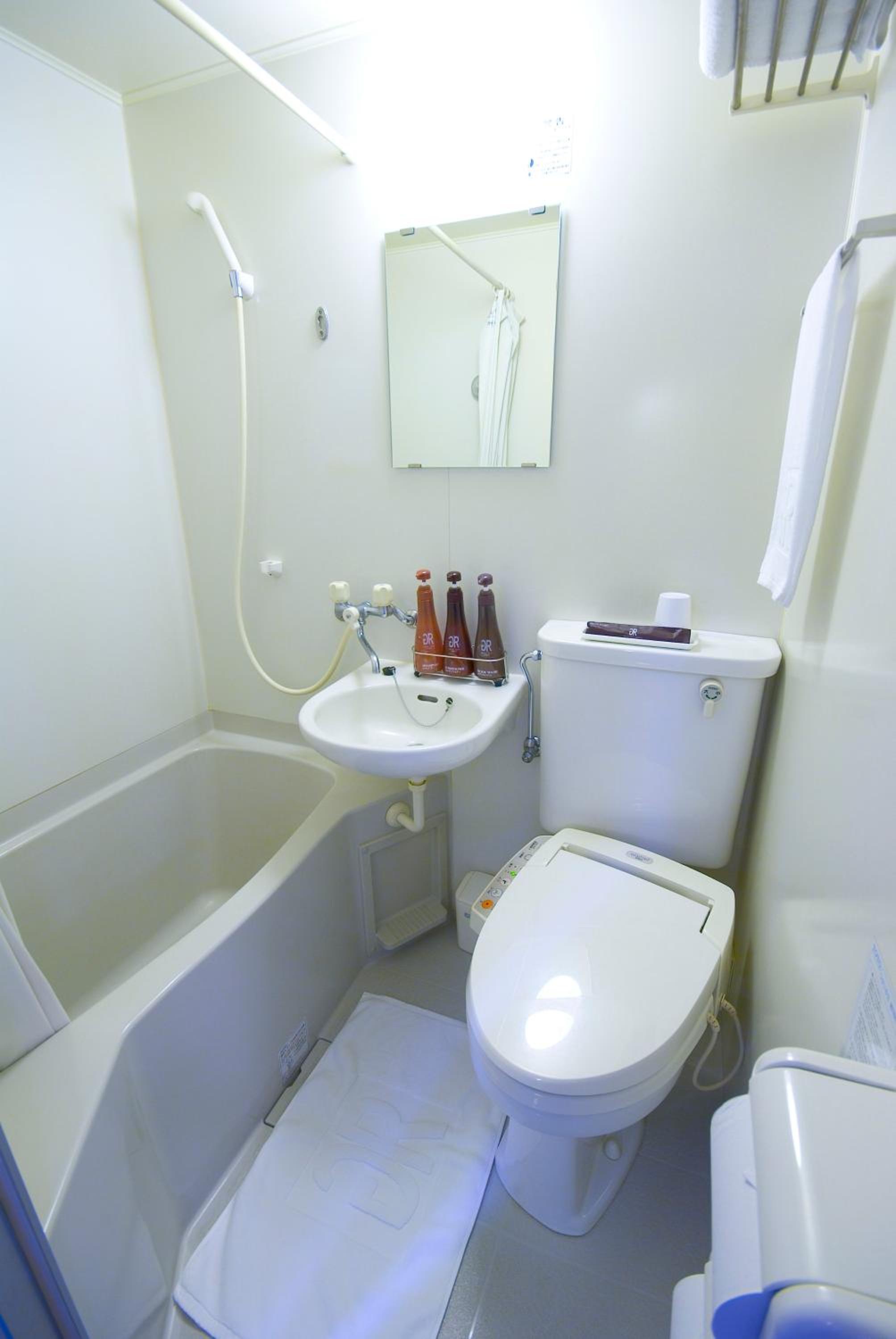 Double Room with Small Double Bed - Smoking photo 2
