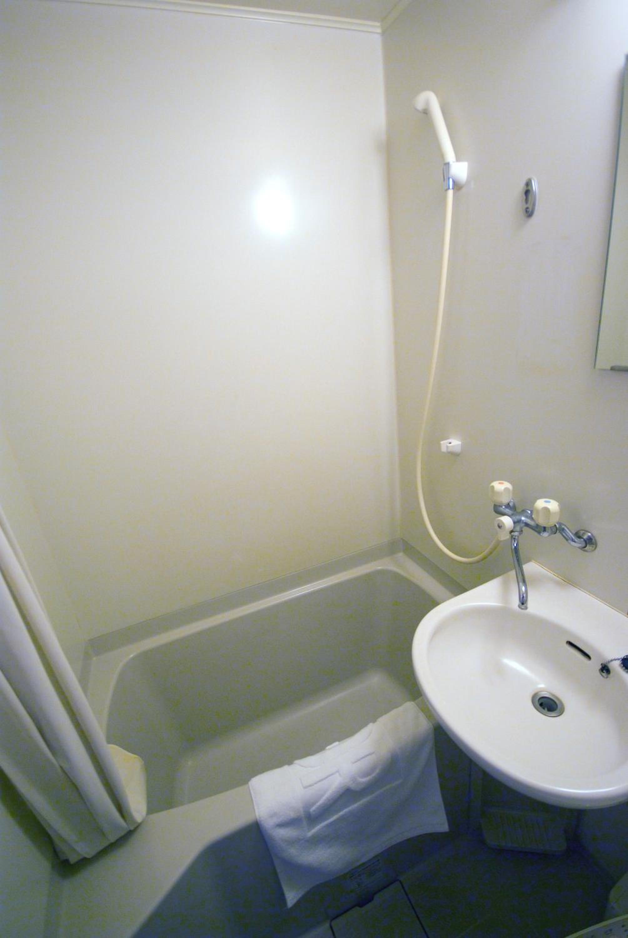 Double Room with Small Double Bed - Smoking photo 3