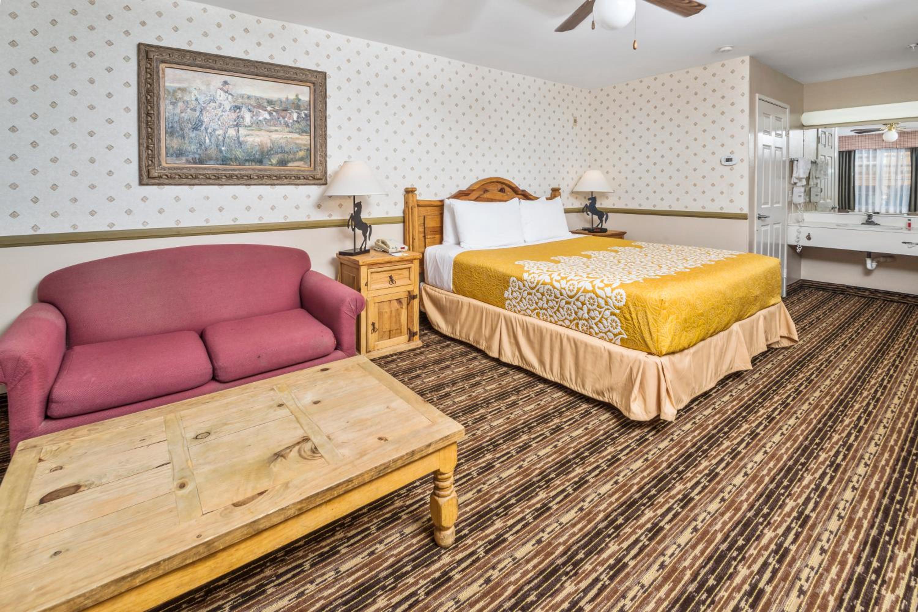 King Room - Non-Smoking - Photo 1