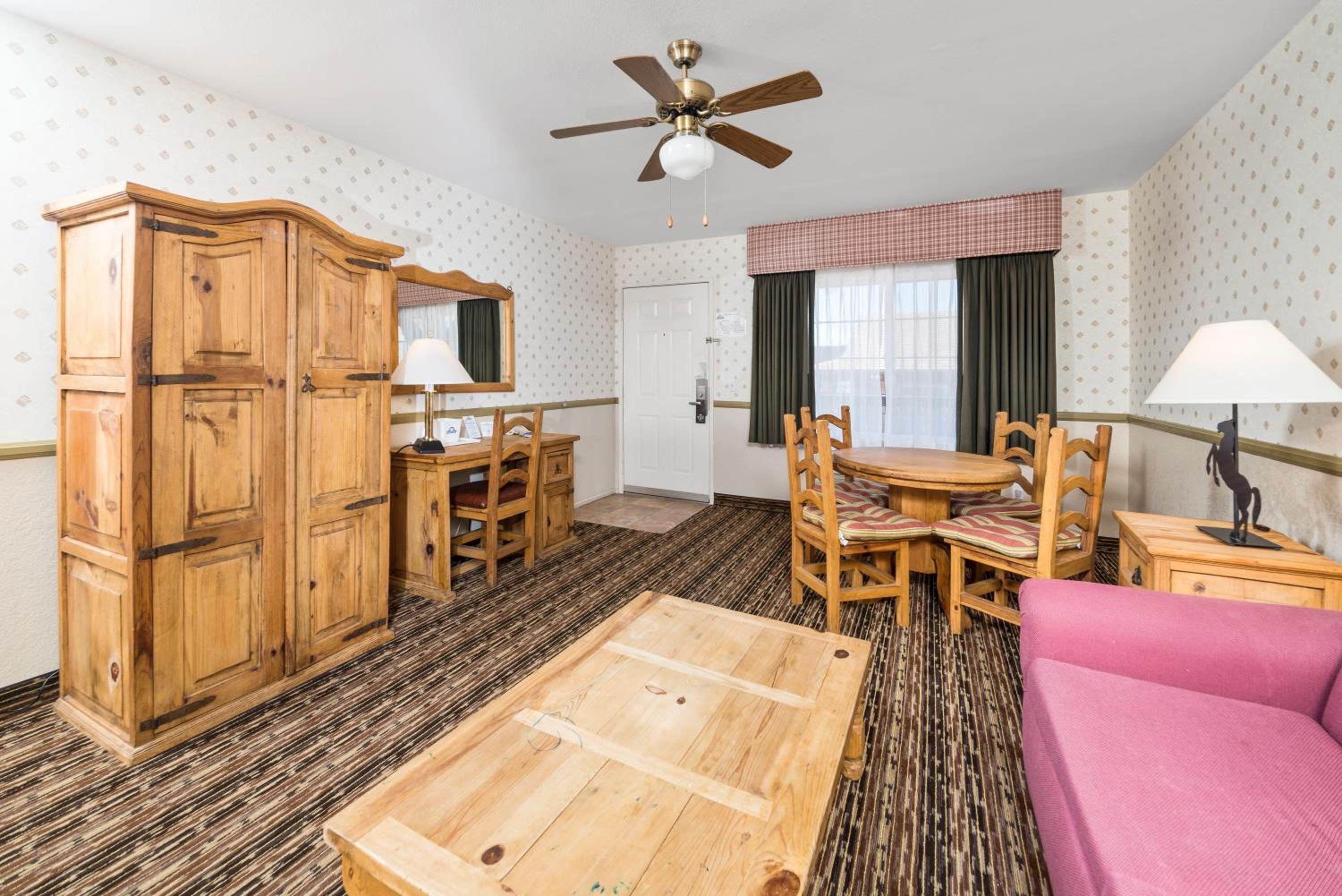 One-Bedroom King Suite - Non-Smoking - Photo 1