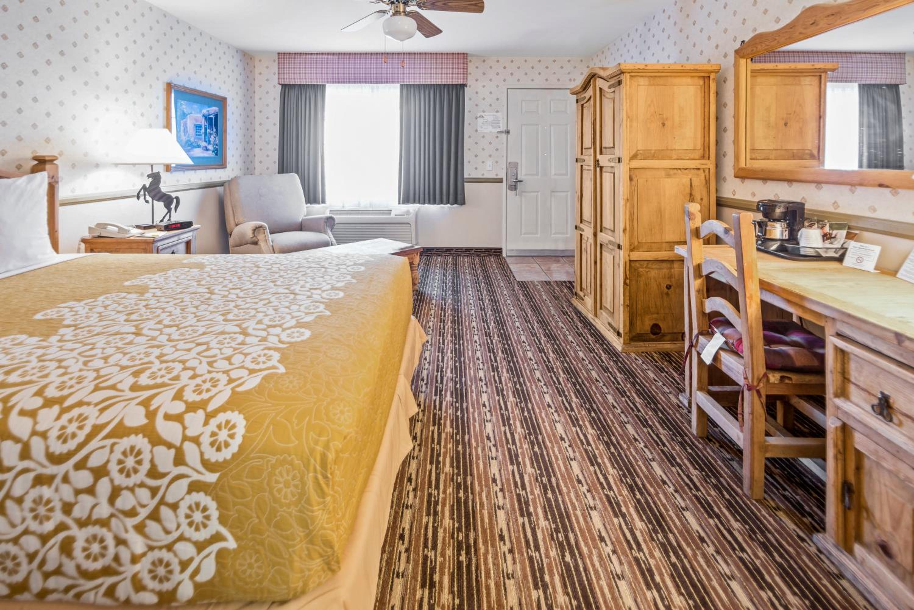 Queen Room with Bath Tub - Mobility Accessible/Non-Smoking - Photo 2