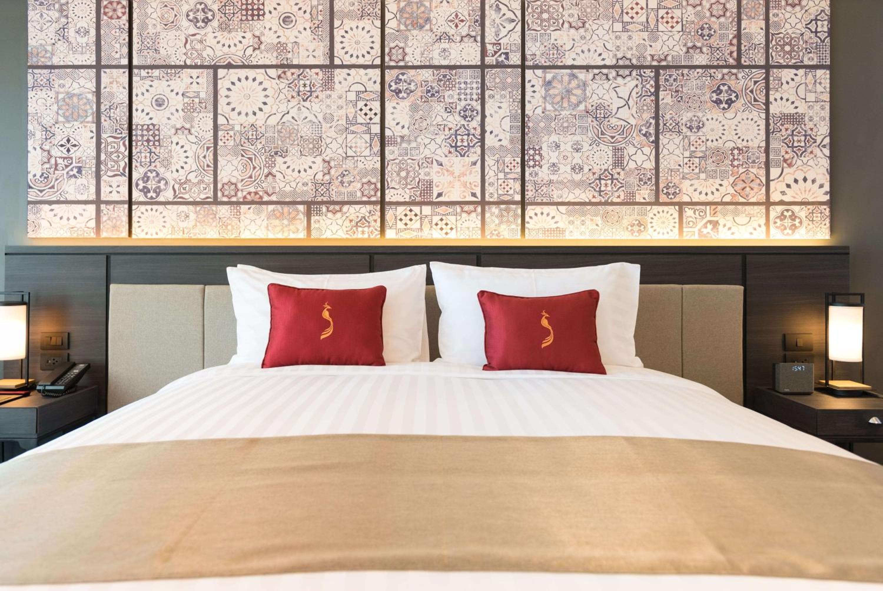 Deluxe King Room - Photo 7