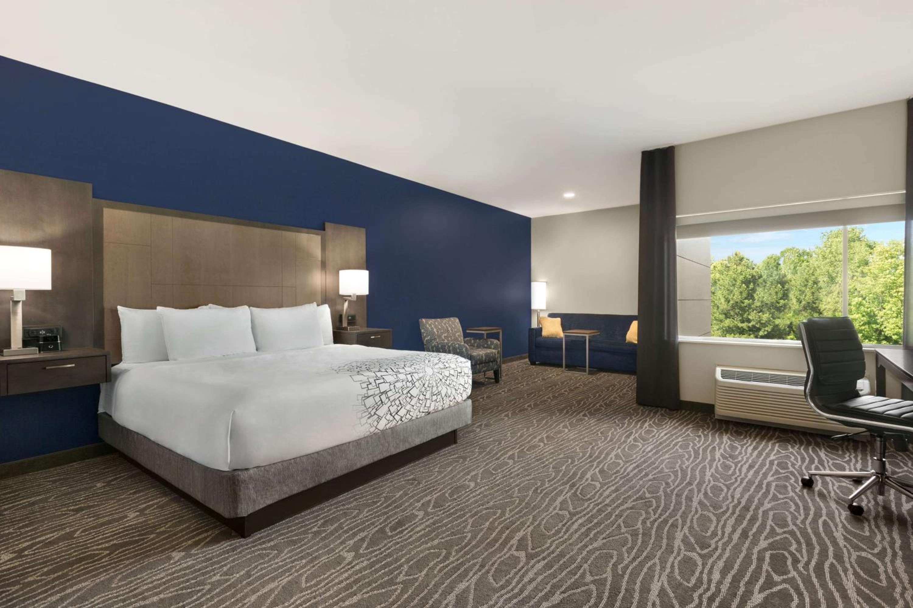 Executive King Room with Sofa Bed photo 1