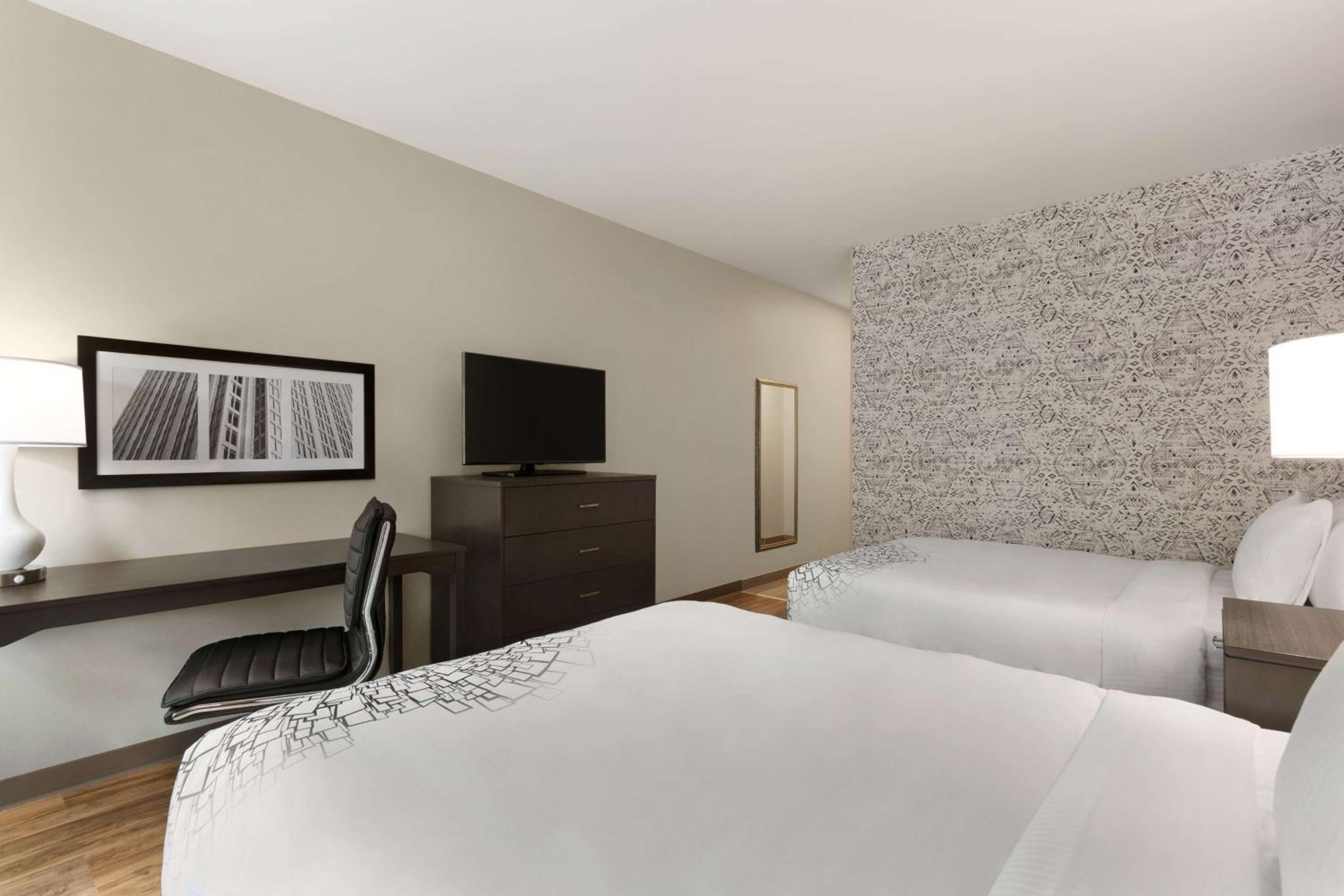 Queen Room with Two Queen Beds - Mobility Access/Non-Smoking photo 1