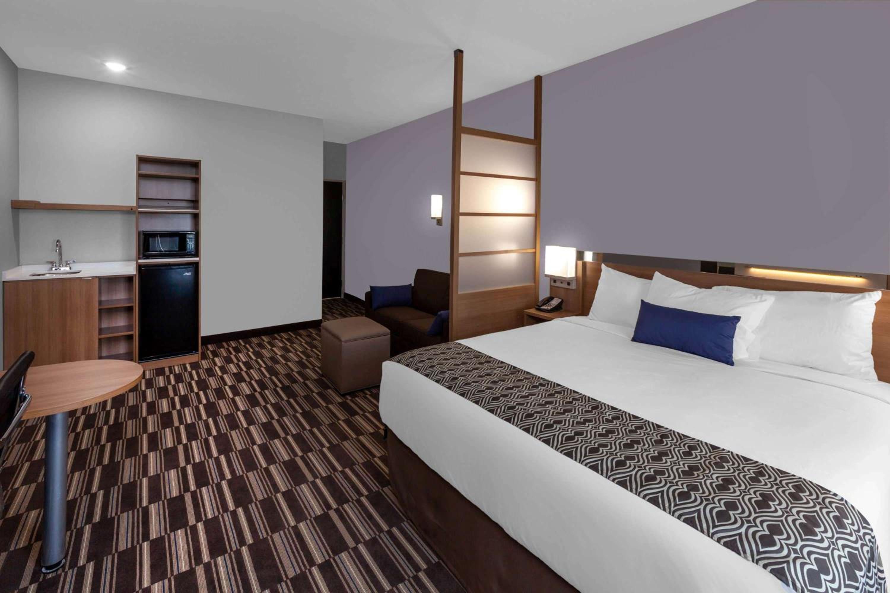 King Studio Suite - Non-Smoking - Photo 1