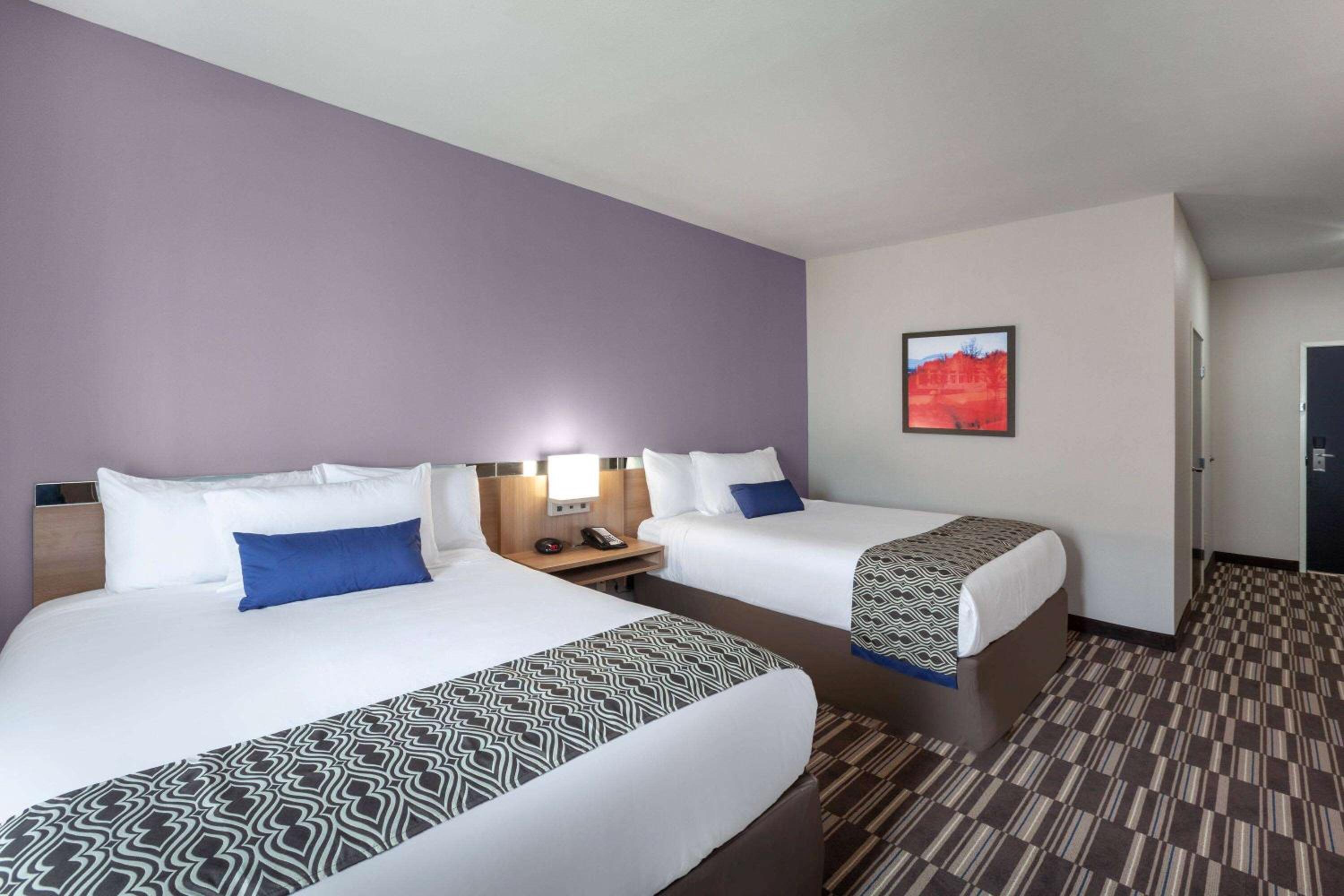 Queen Room with Two Queen Beds and Roll-In Shower - Mobility/Hearing Accessible - Non-Smoking - Photo 11