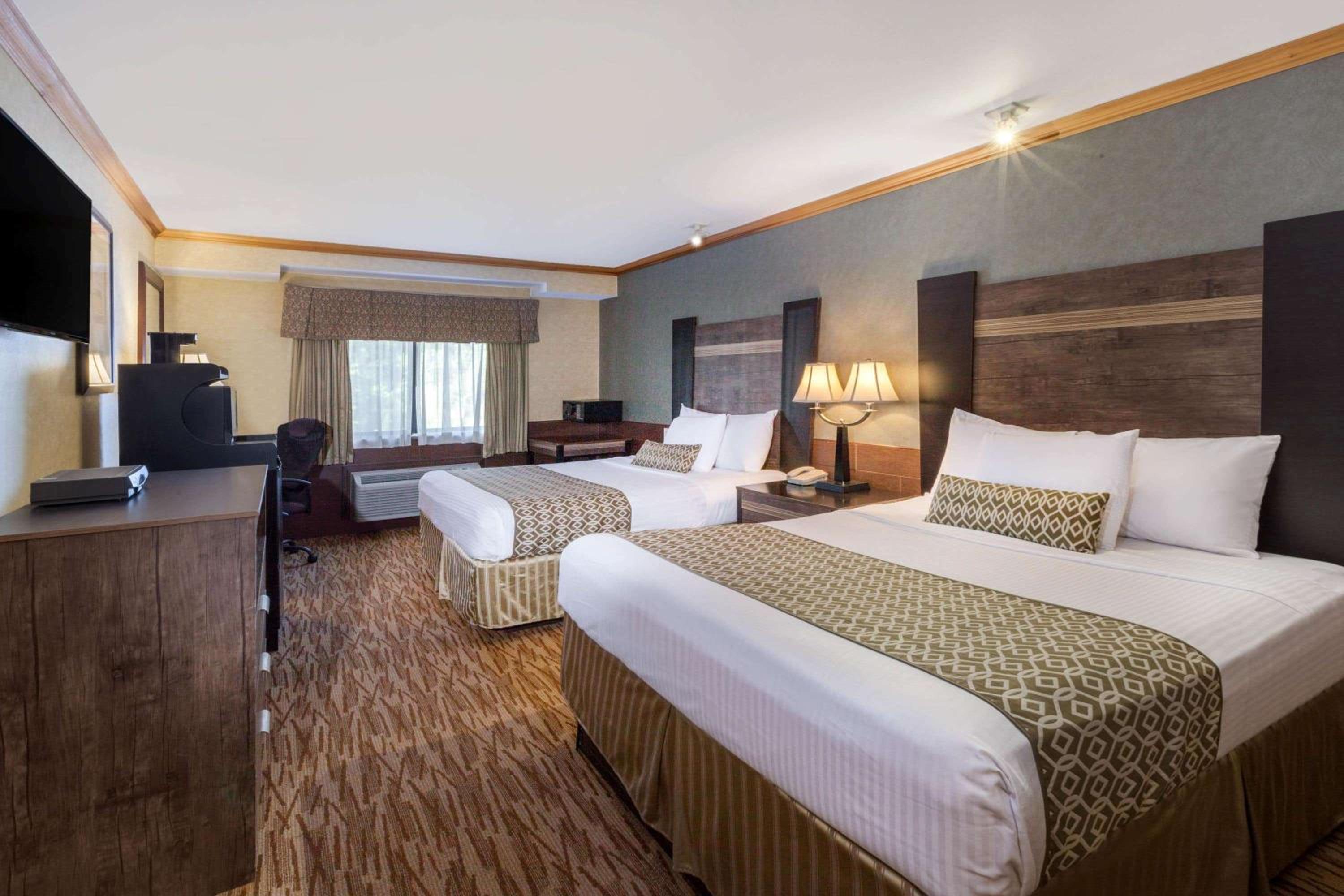 Queen Room With Two Queen beds Mobility Access / Non SMoking photo 1