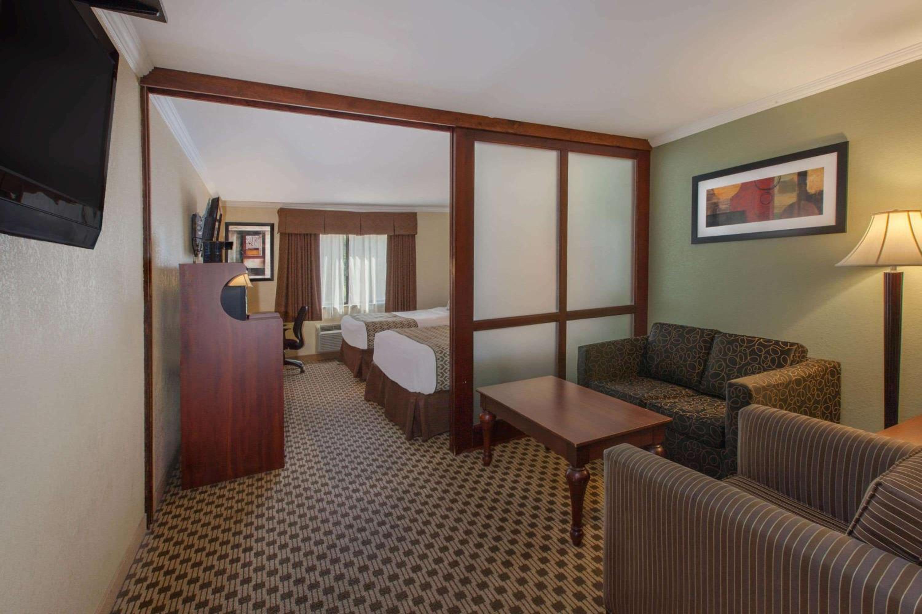 One Bedroom Suite with Two Double Beds Non Smoking photo 1