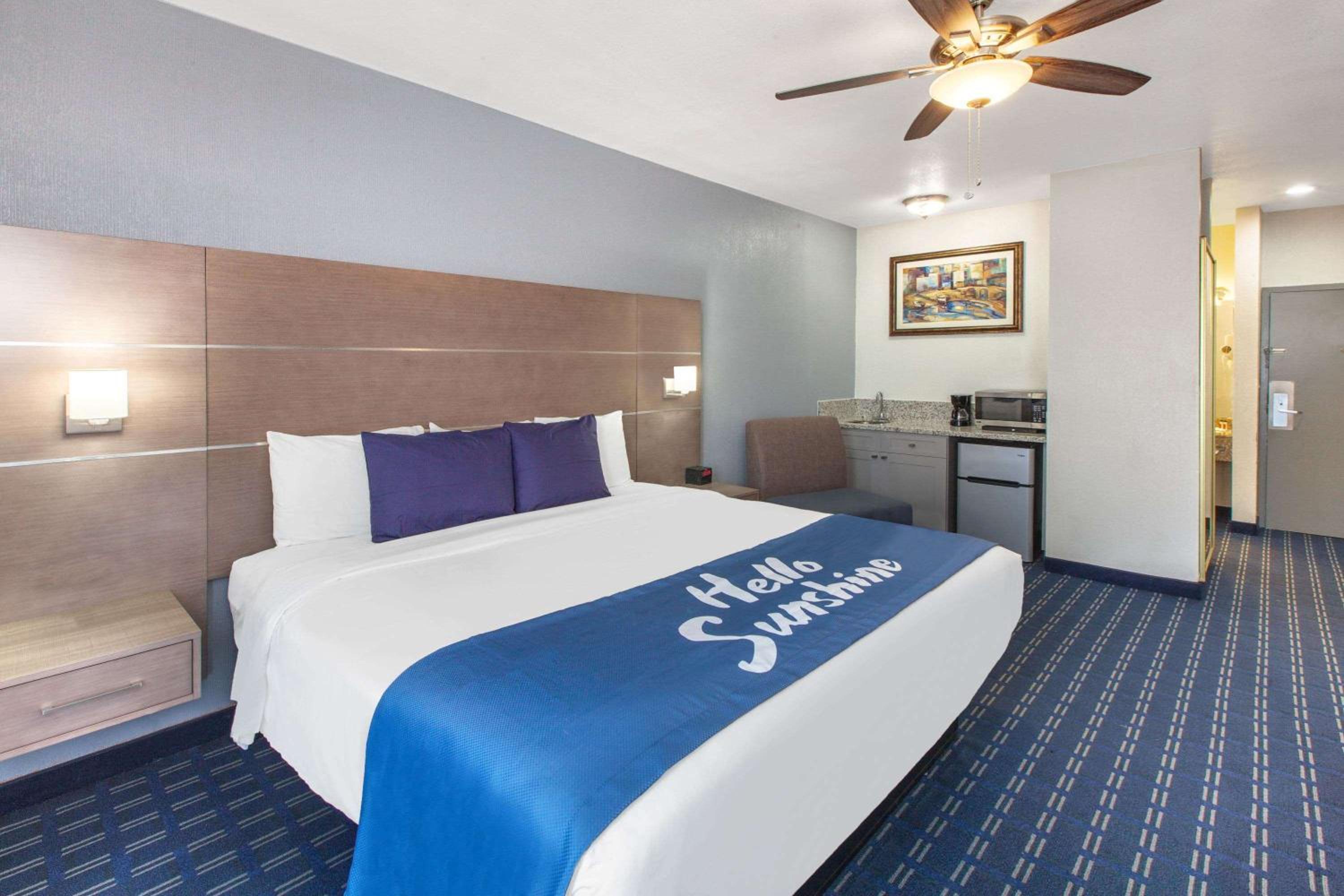 King Room - Second Floor/Non-Smoking