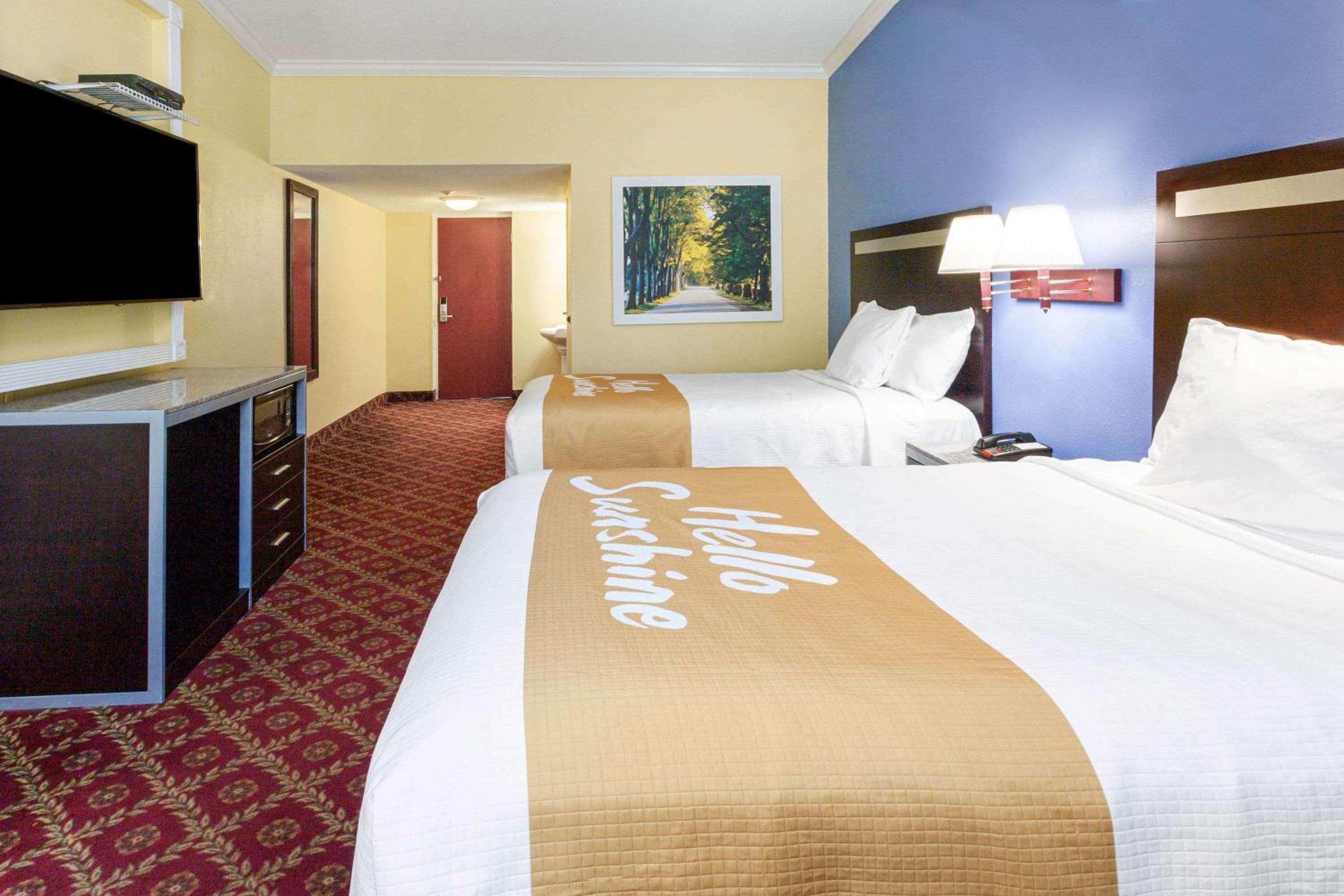 Business Room with Two Double Beds - Non-Smoking - Photo 4