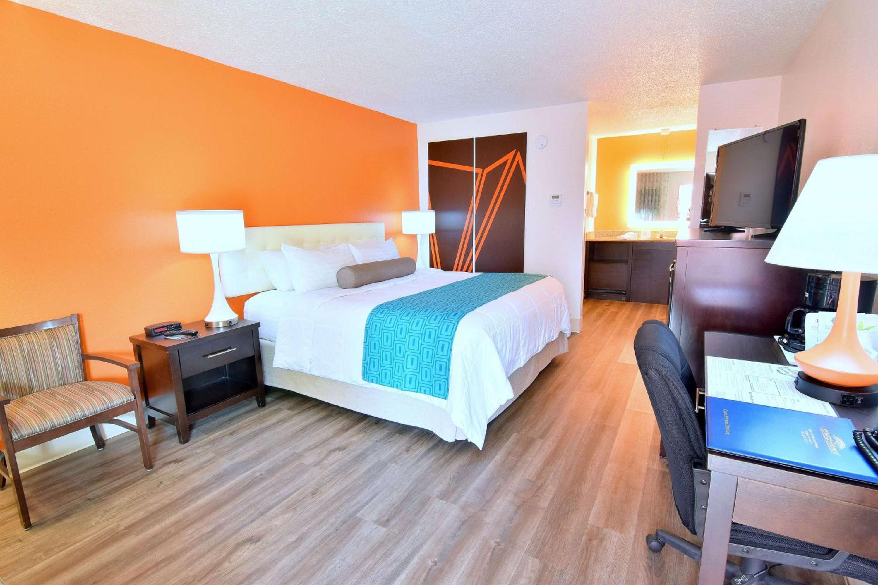 King Room - Non-Smoking - Photo 1