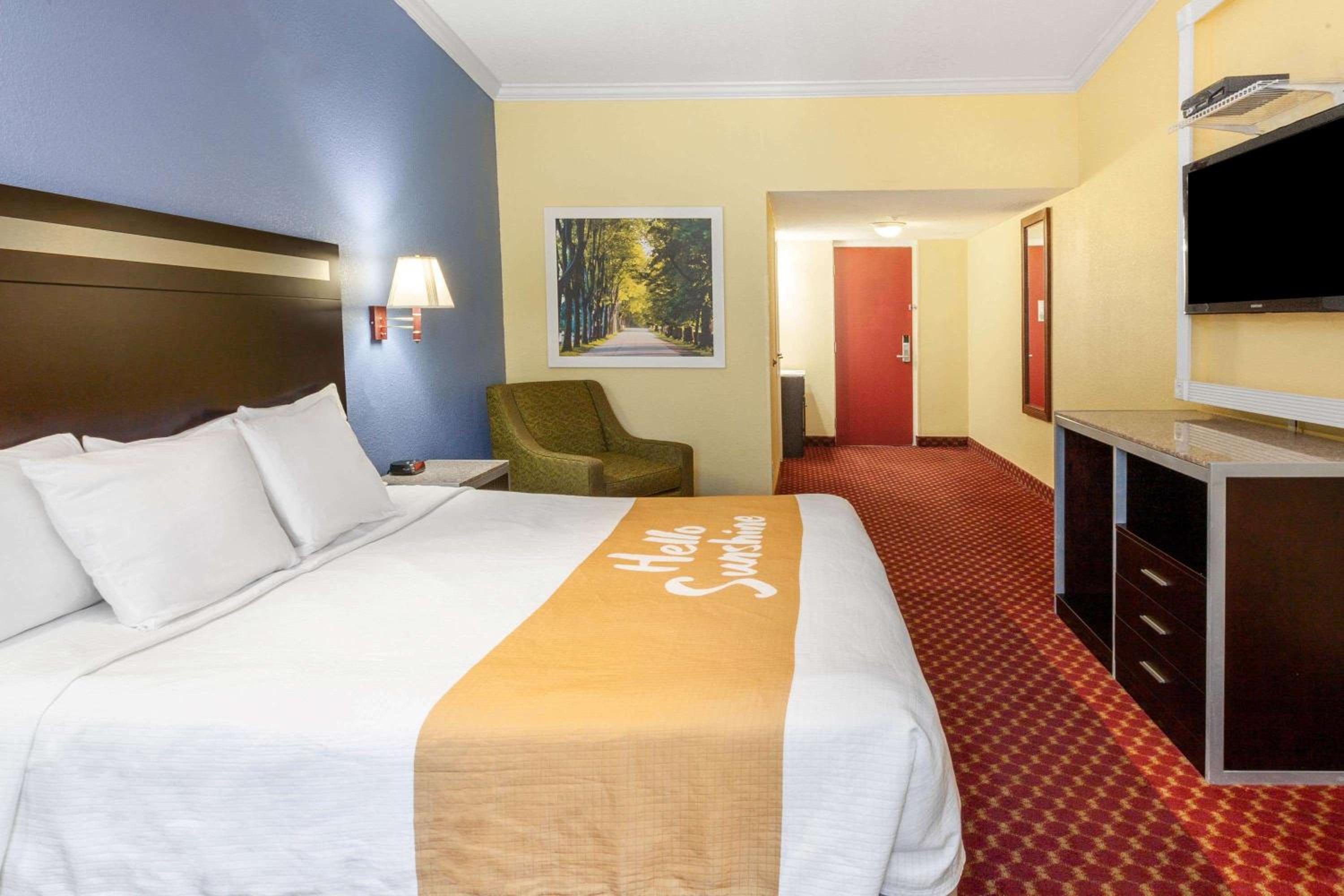 Business King Room - Non-Smoking - Photo 2