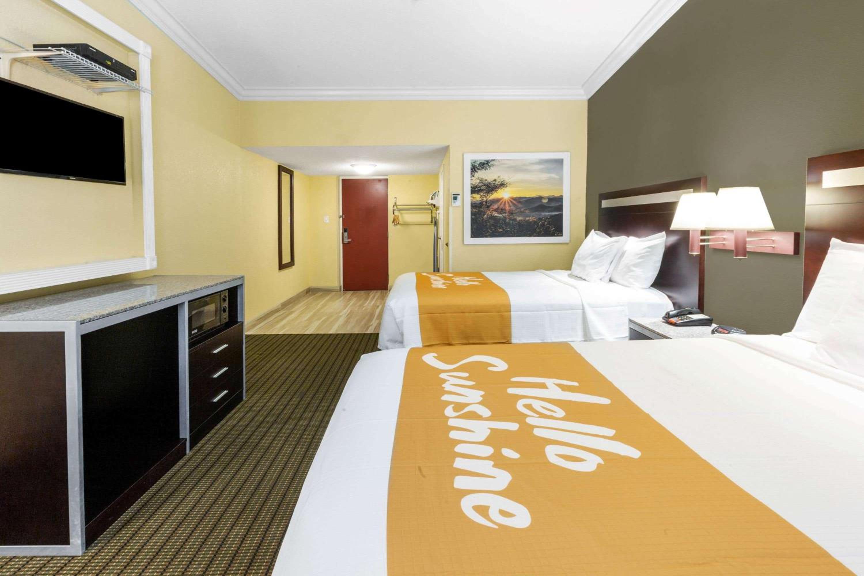 One Room with Two Double Beds - Non-Smoking - Photo 1