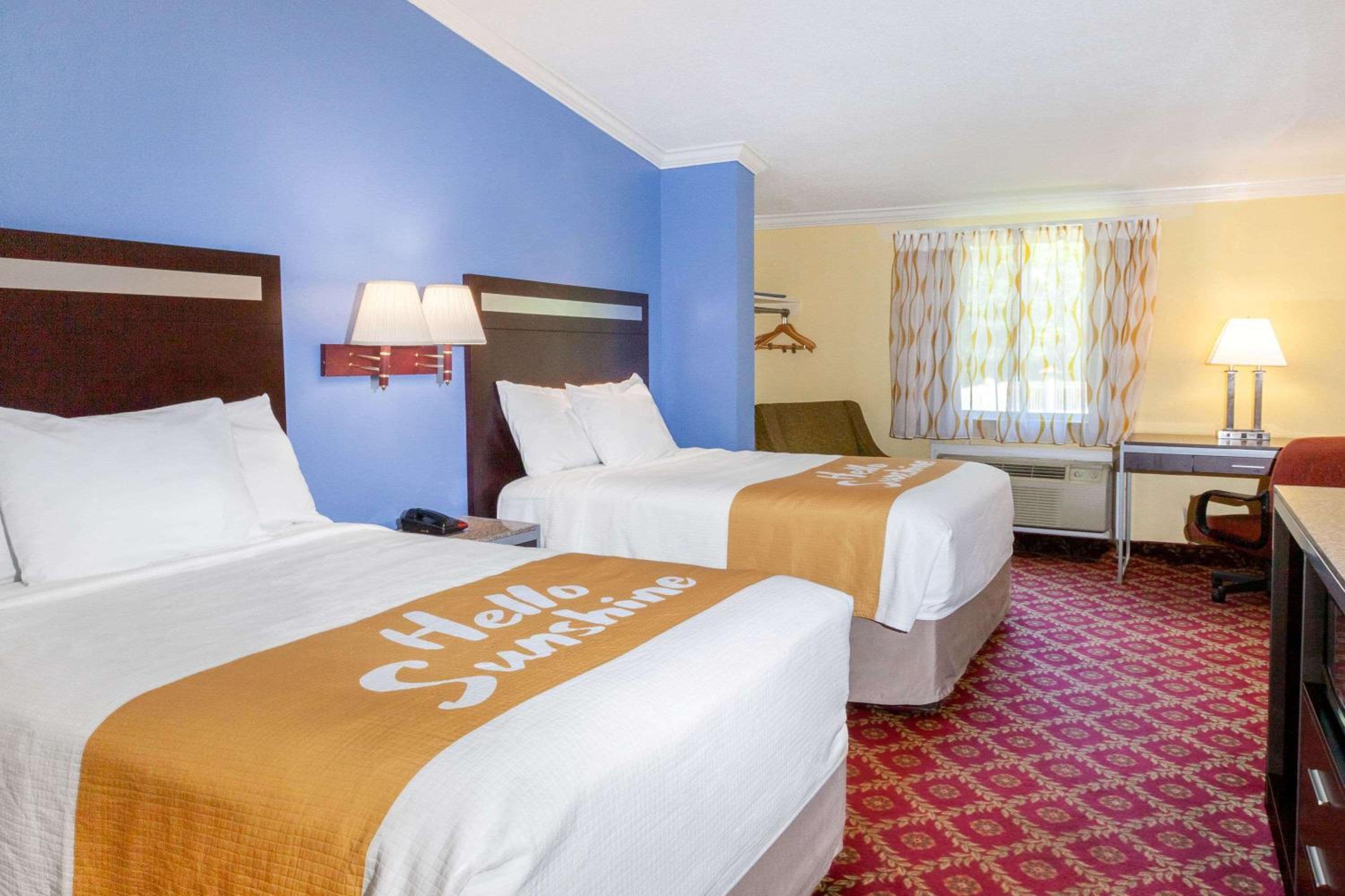 Business Room with Two Double Beds - Non-Smoking - Photo 1