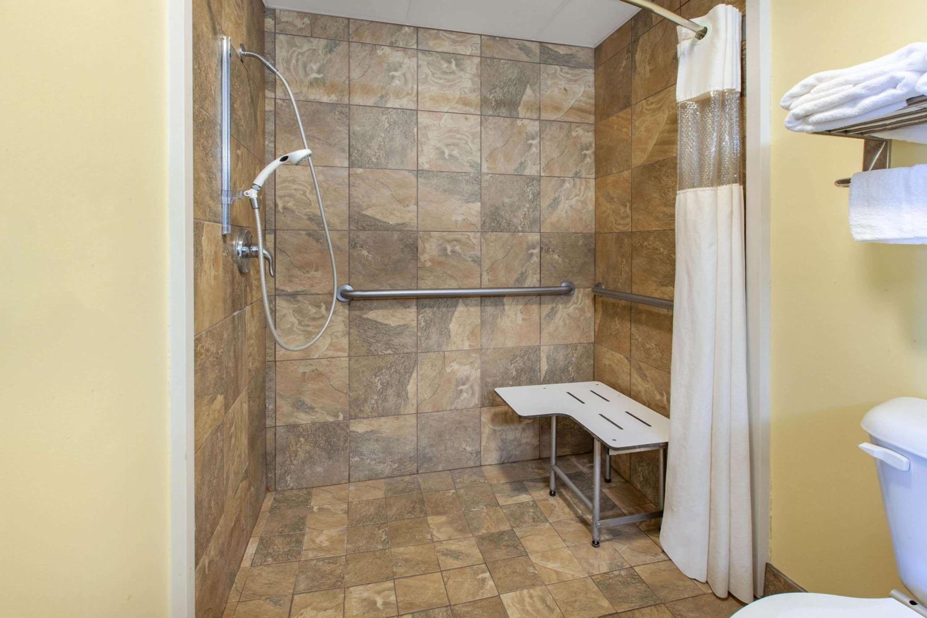 King Room - Disability Access/Non-Smoking - Photo 7