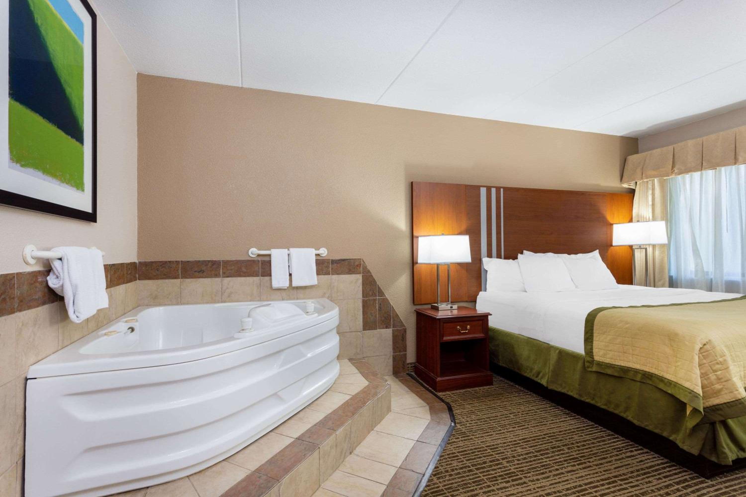 King Studio Suite, Non-Smoking - Photo 4