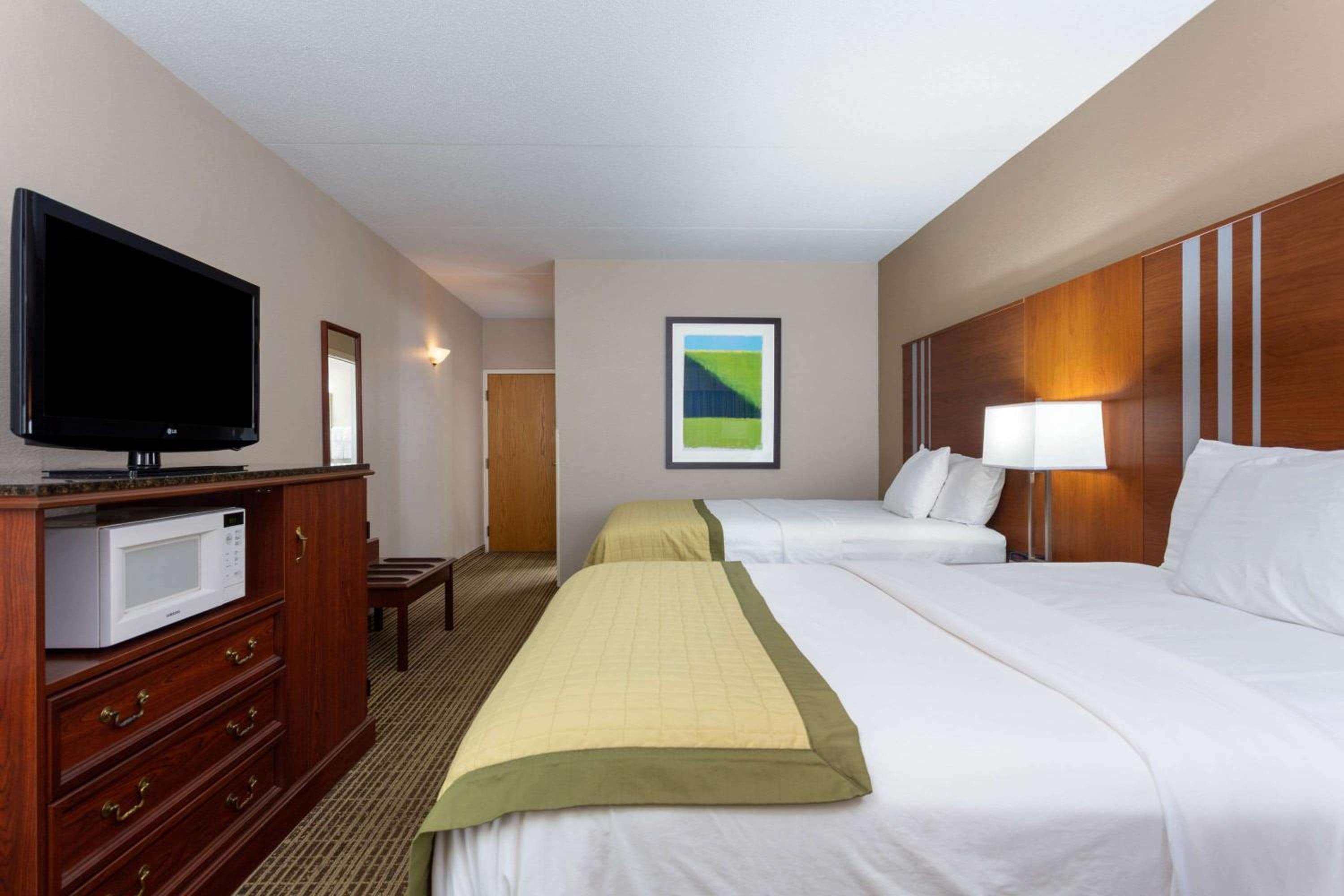 Double Room with Two Double Beds - Non-Smoking - Photo 2