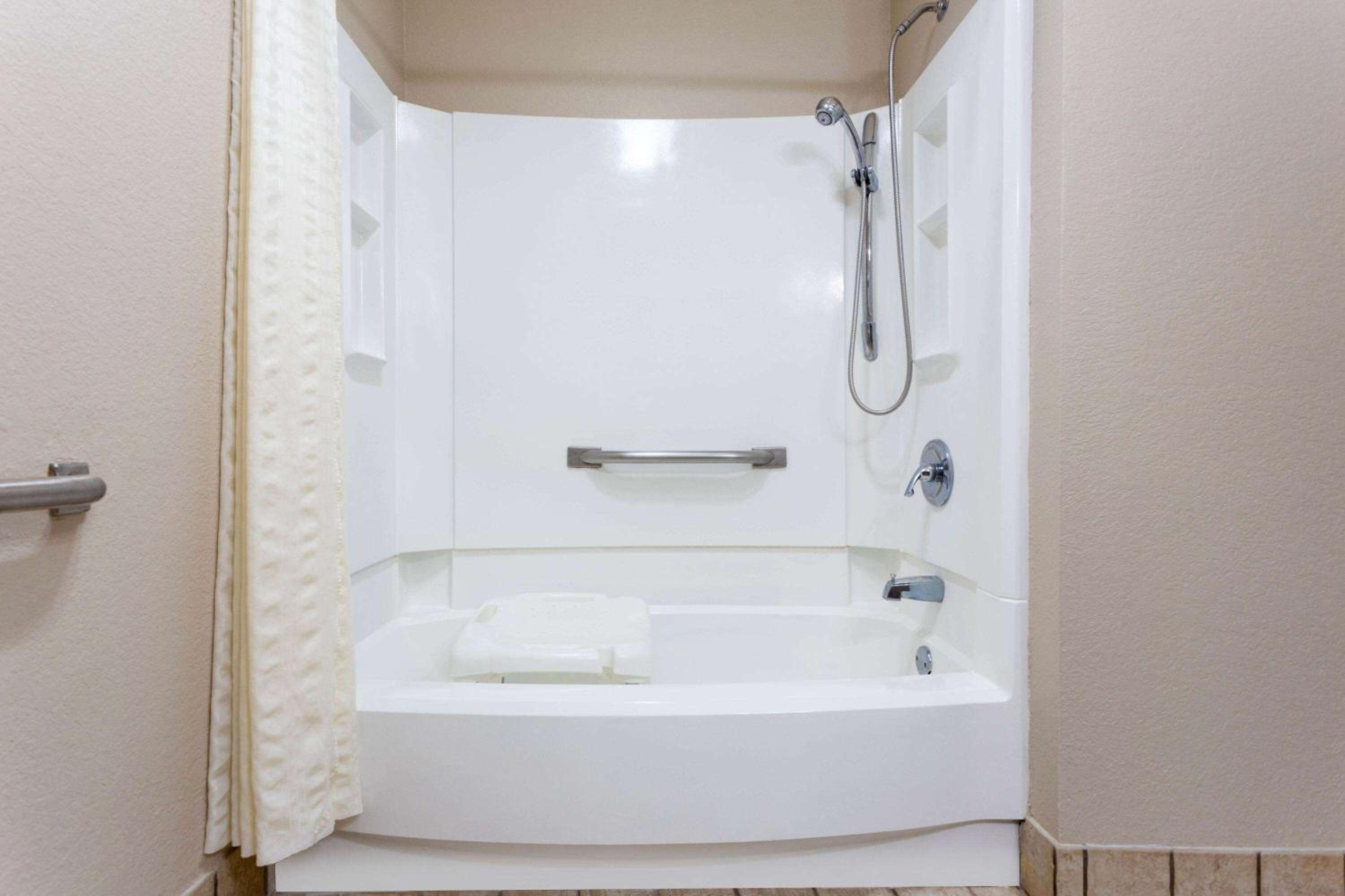 King Room - Disability Access/Non-Smoking - Photo 5