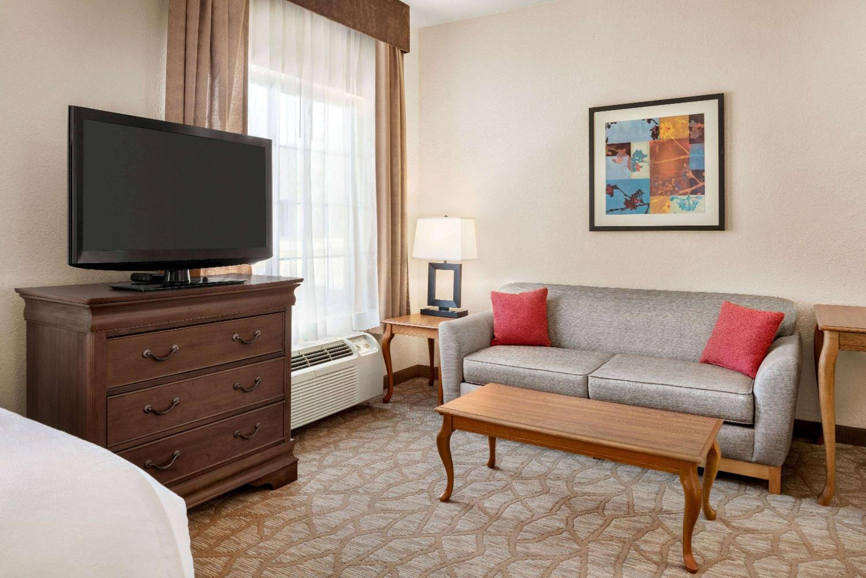 Queen Room with Sofa Bed - Non-Smoking - Photo 5
