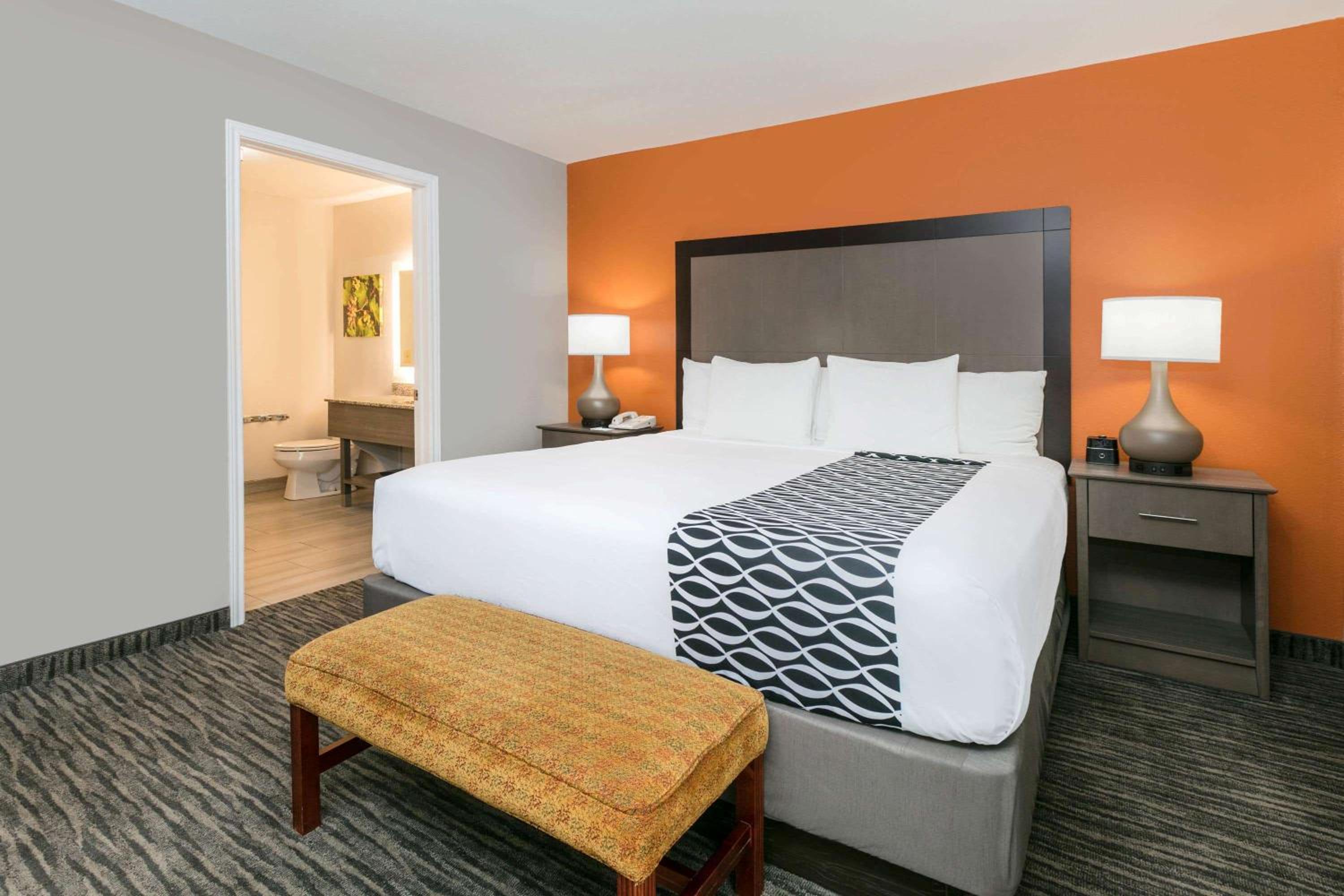 One-Bedroom King Suite - Non-Smoking - Photo 1