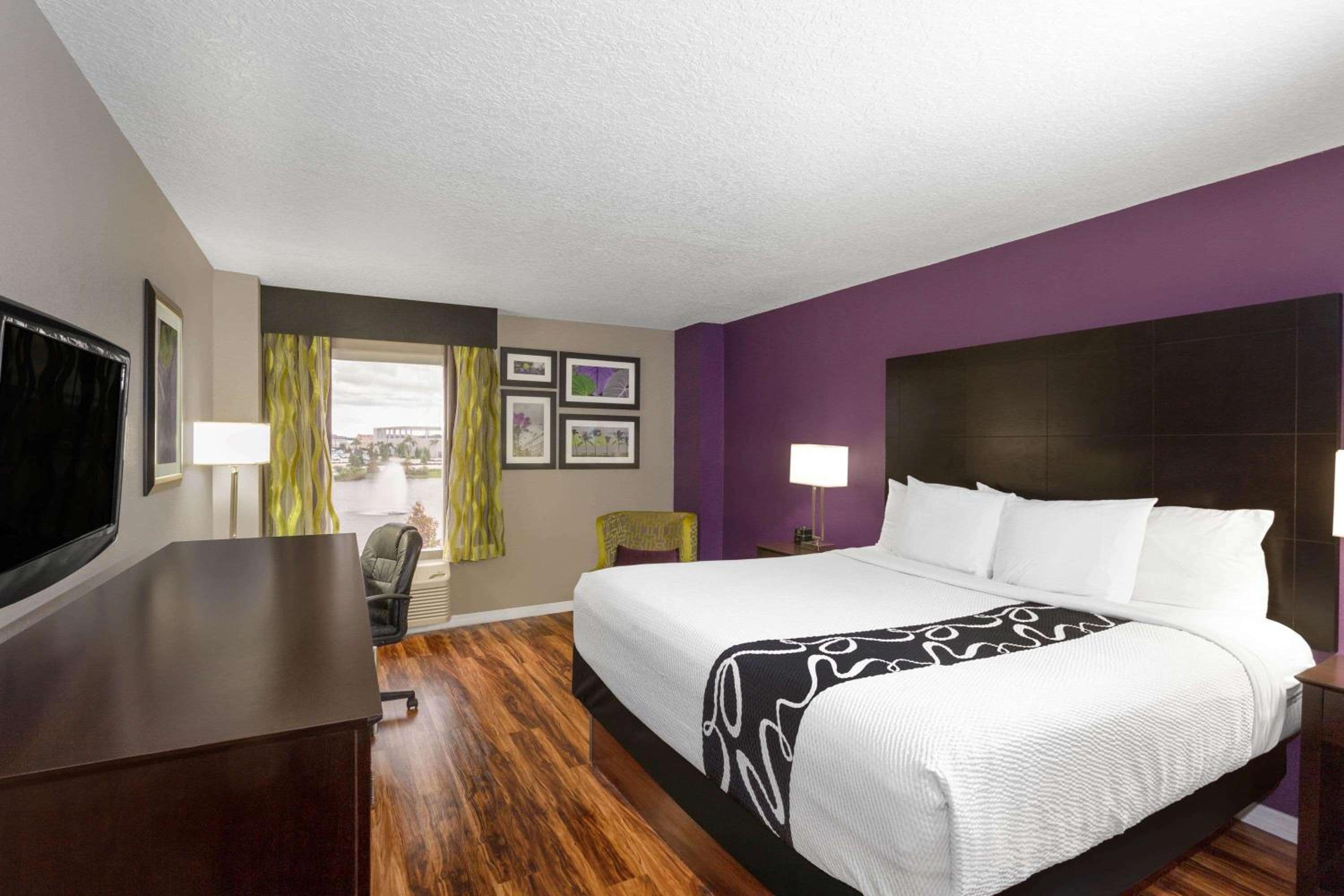 Deluxe Queen Room with Two Queen Beds - Non-Smoking