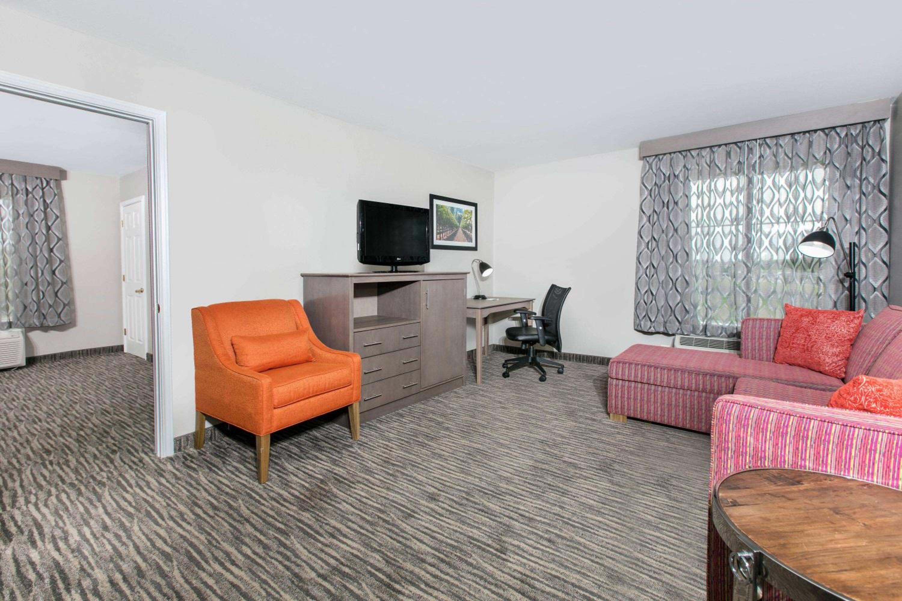 One-Bedroom King Suite - Non-Smoking - Photo 5