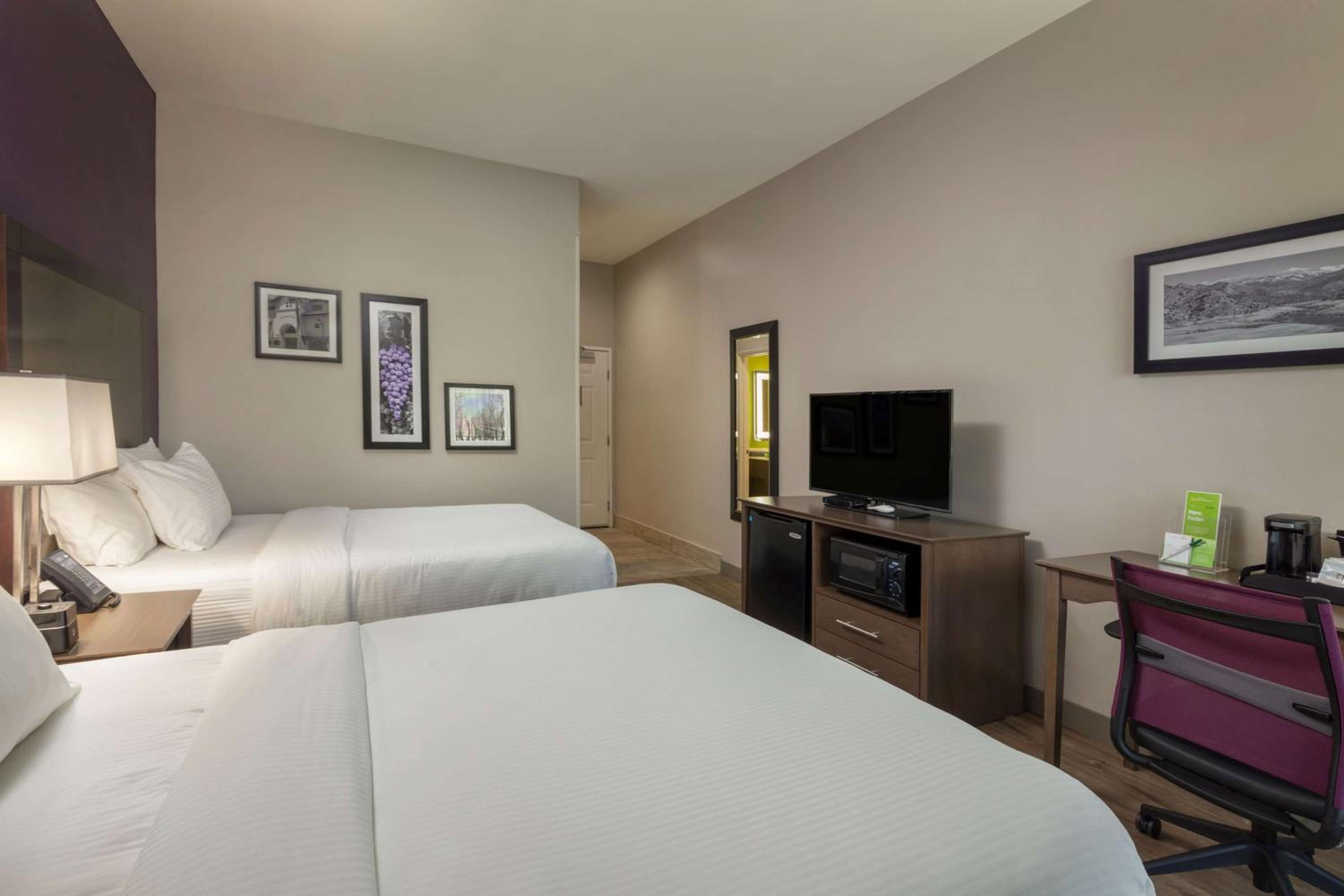 Double Room with Two Double Beds - Photo 3