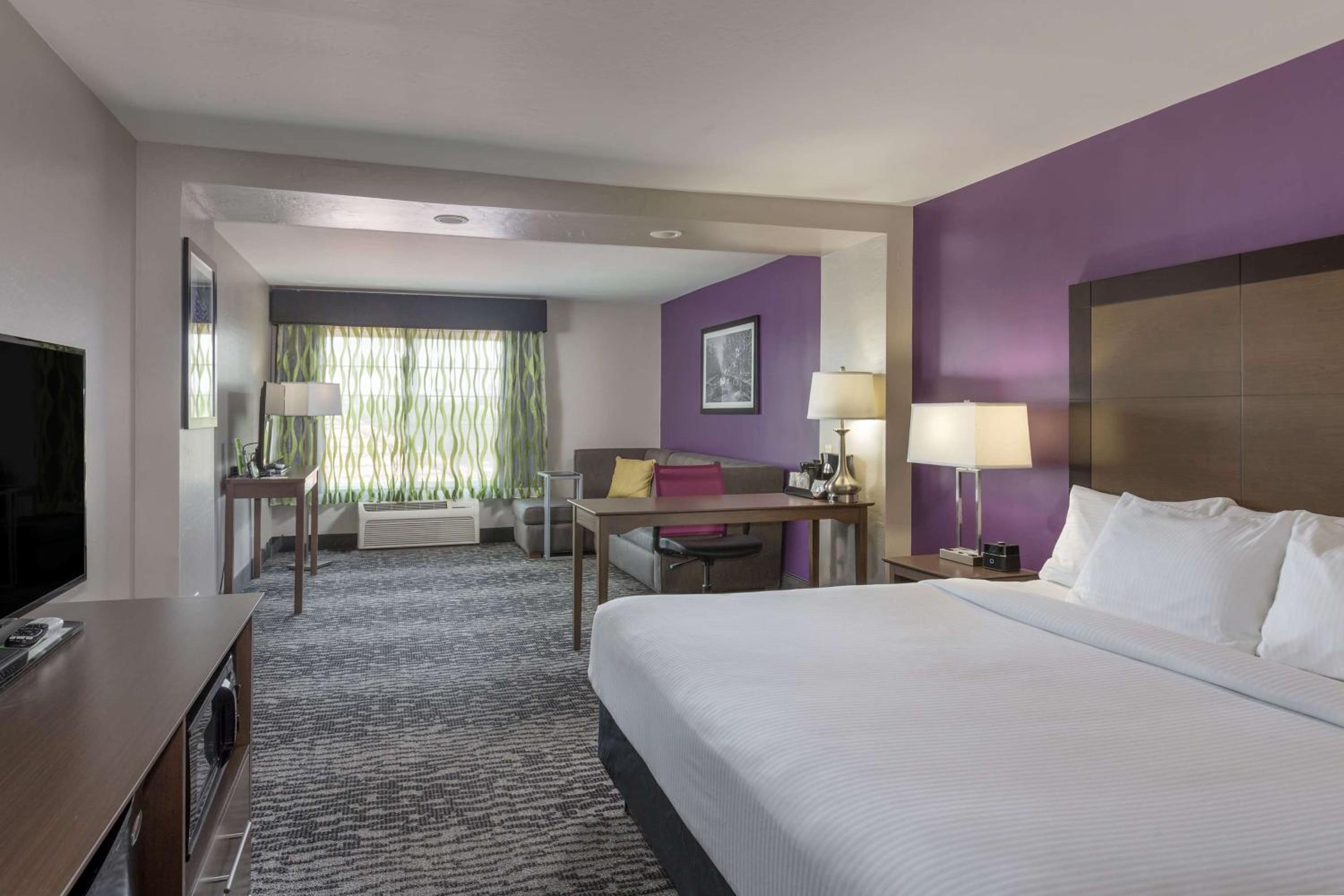 Executive Room 1 King Bed - Photo 2