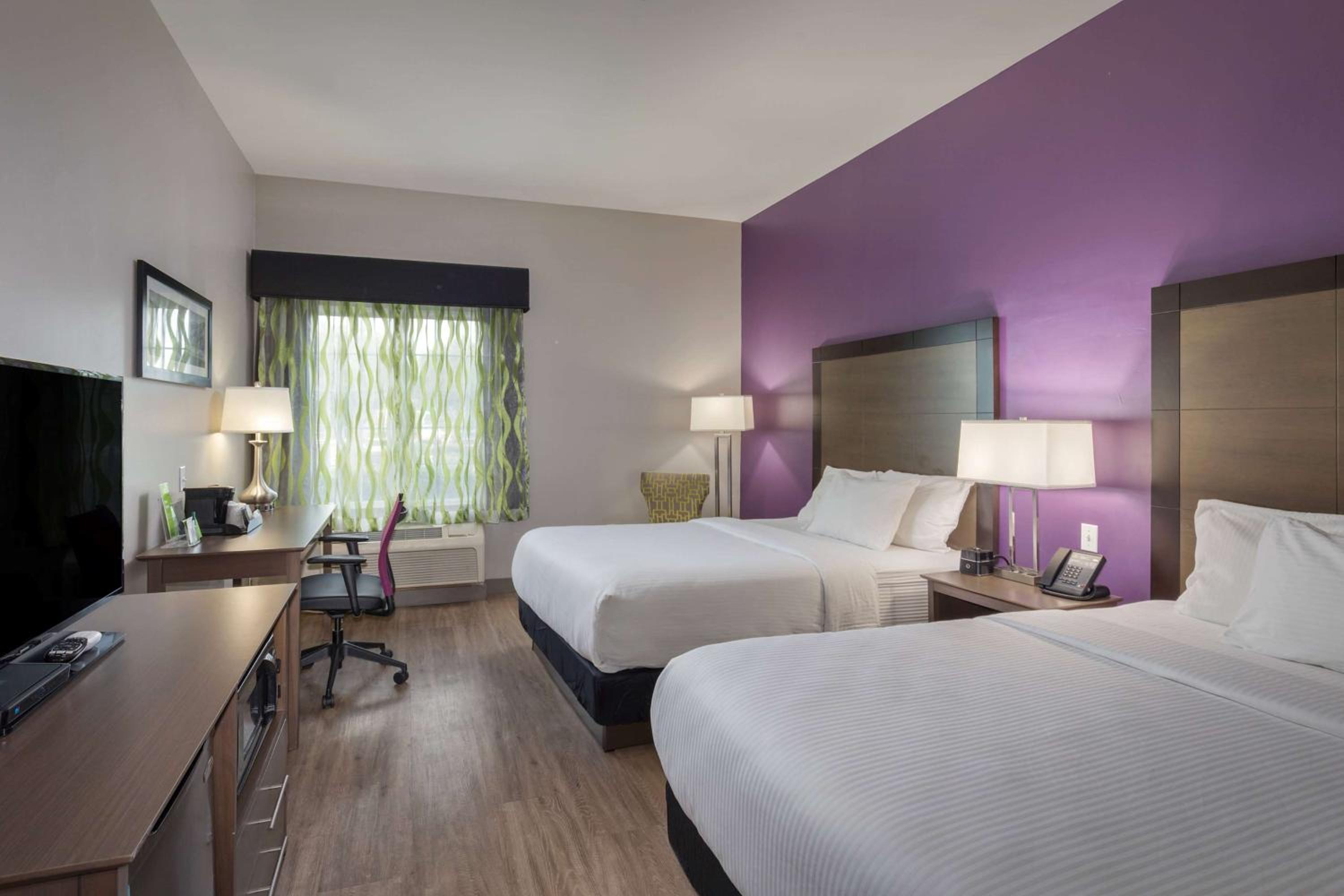 Double Room with Two Double Beds - Photo 2