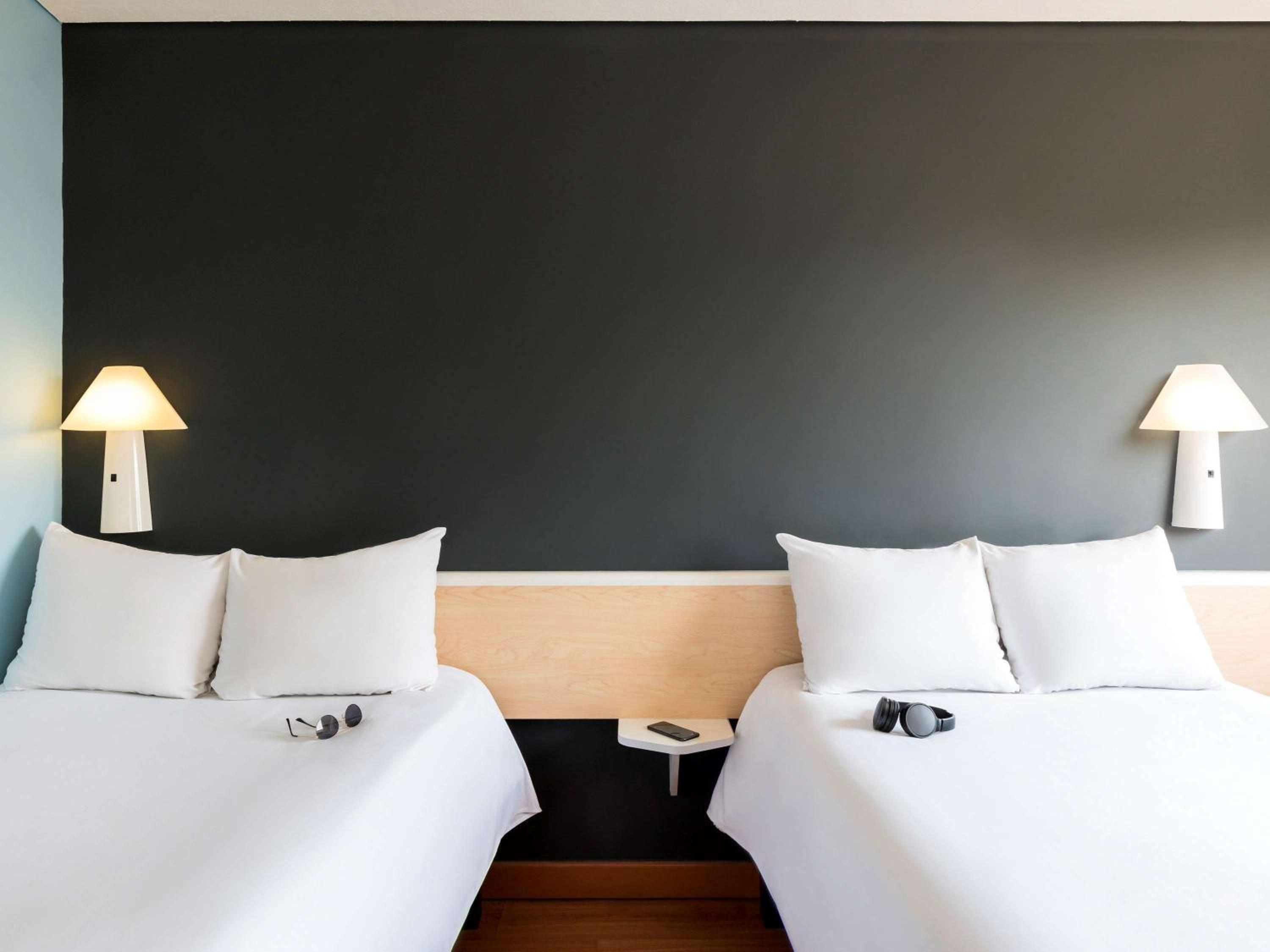 Standard Room with Two Double Beds - Photo 3