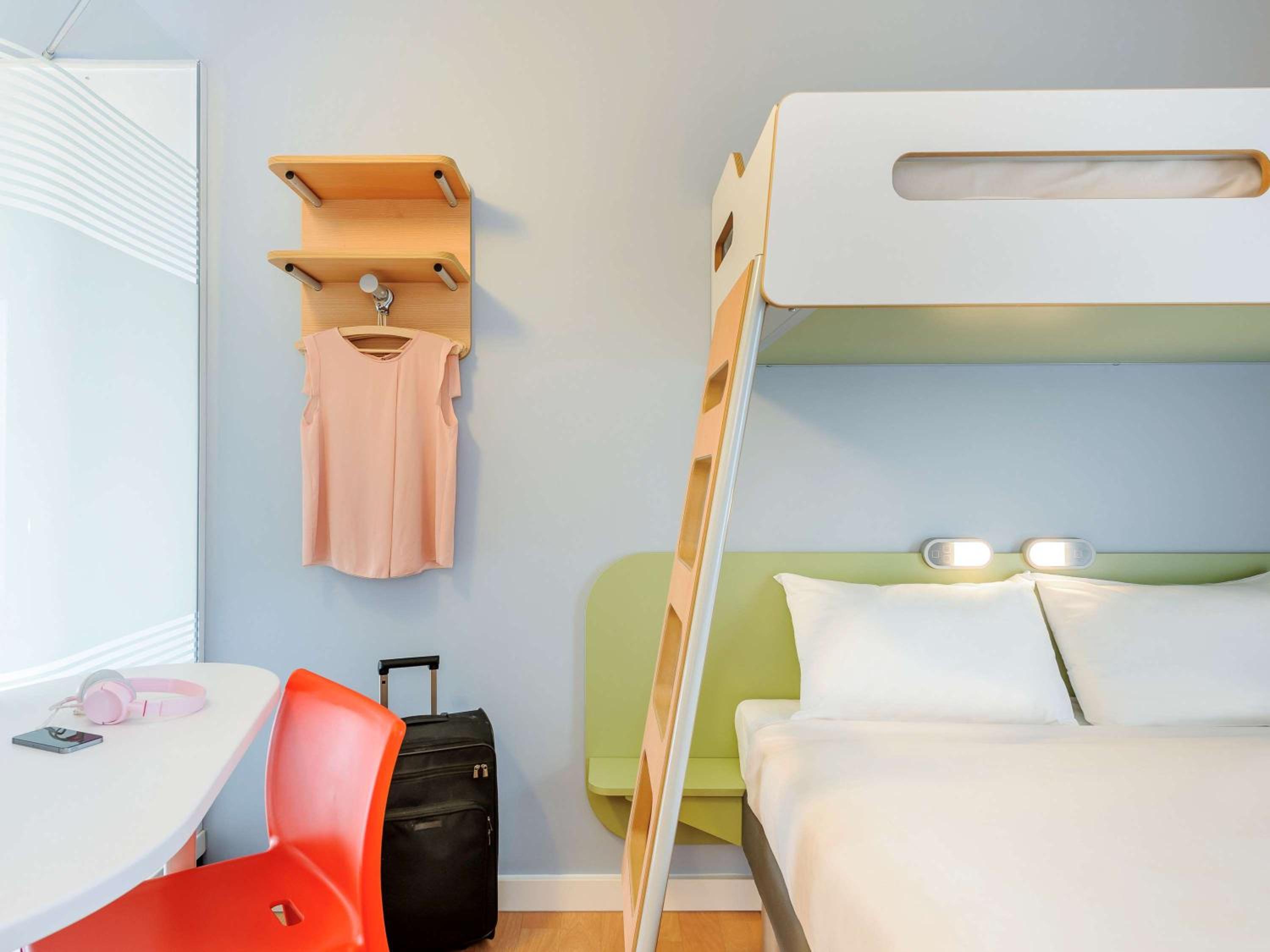 Standard Double Room with Bunk Bed - Photo 3