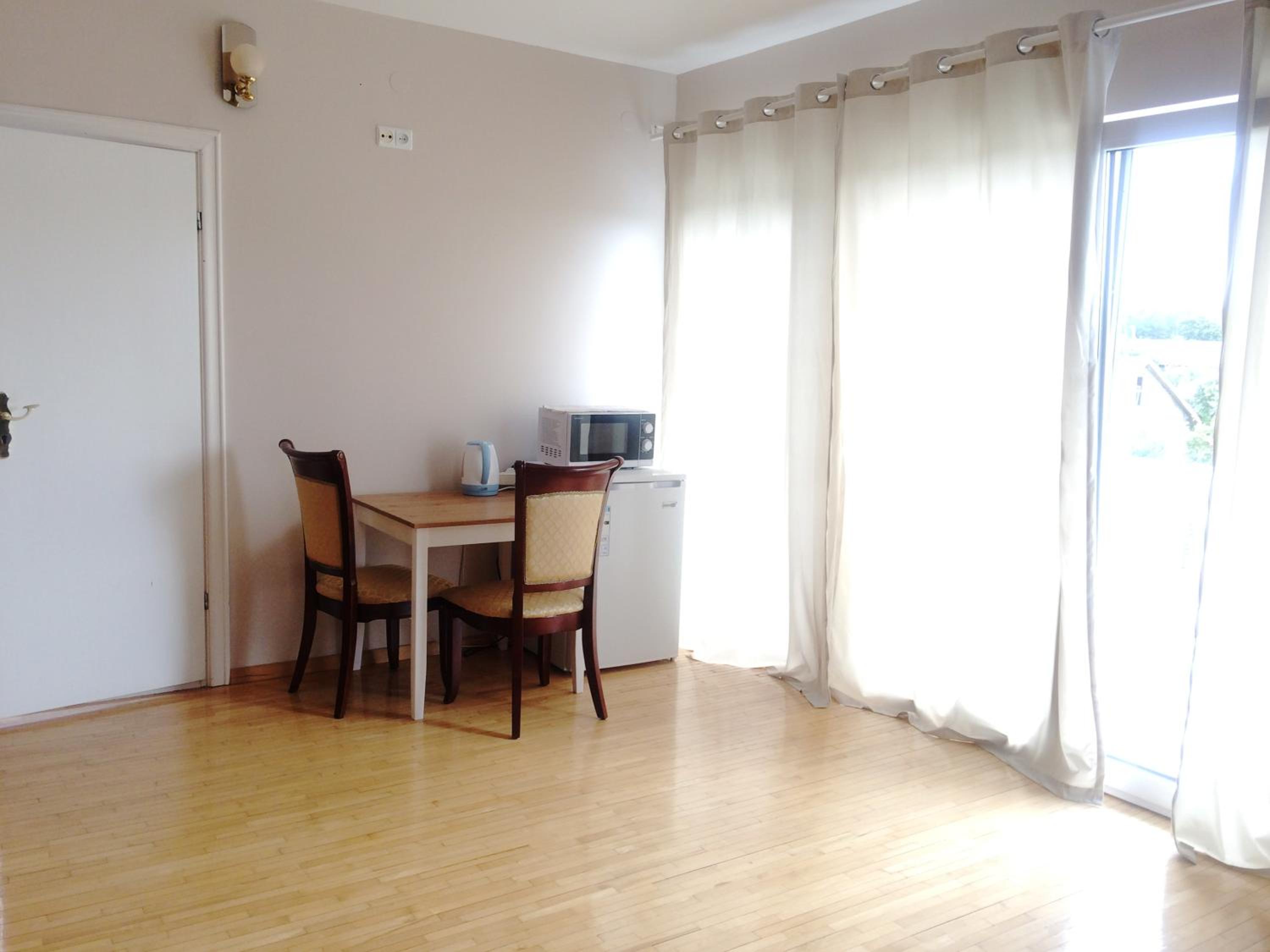Standard Double or Twin Room with Balcony - Photo 4