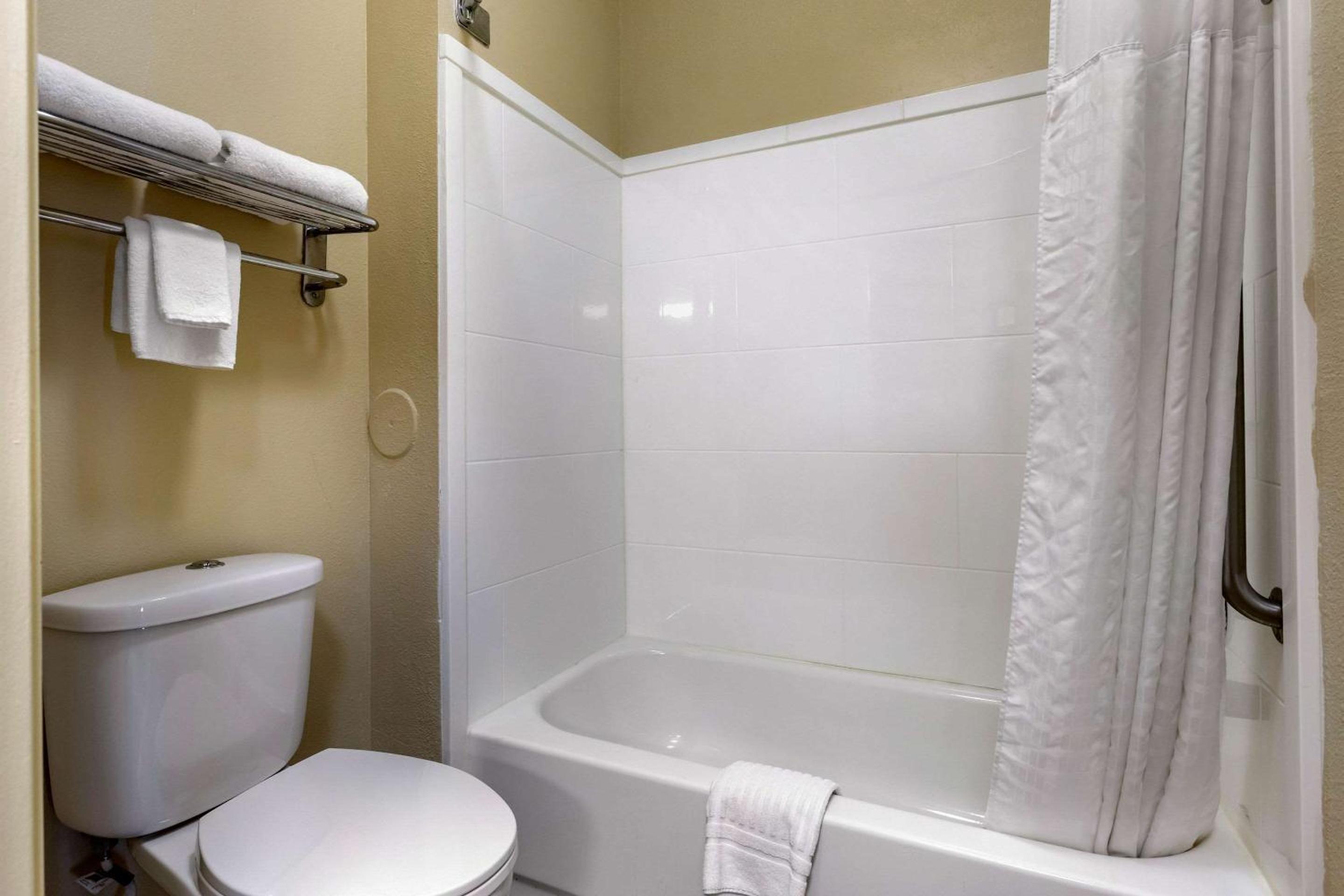 King Room - Non-Smoking - Photo 2