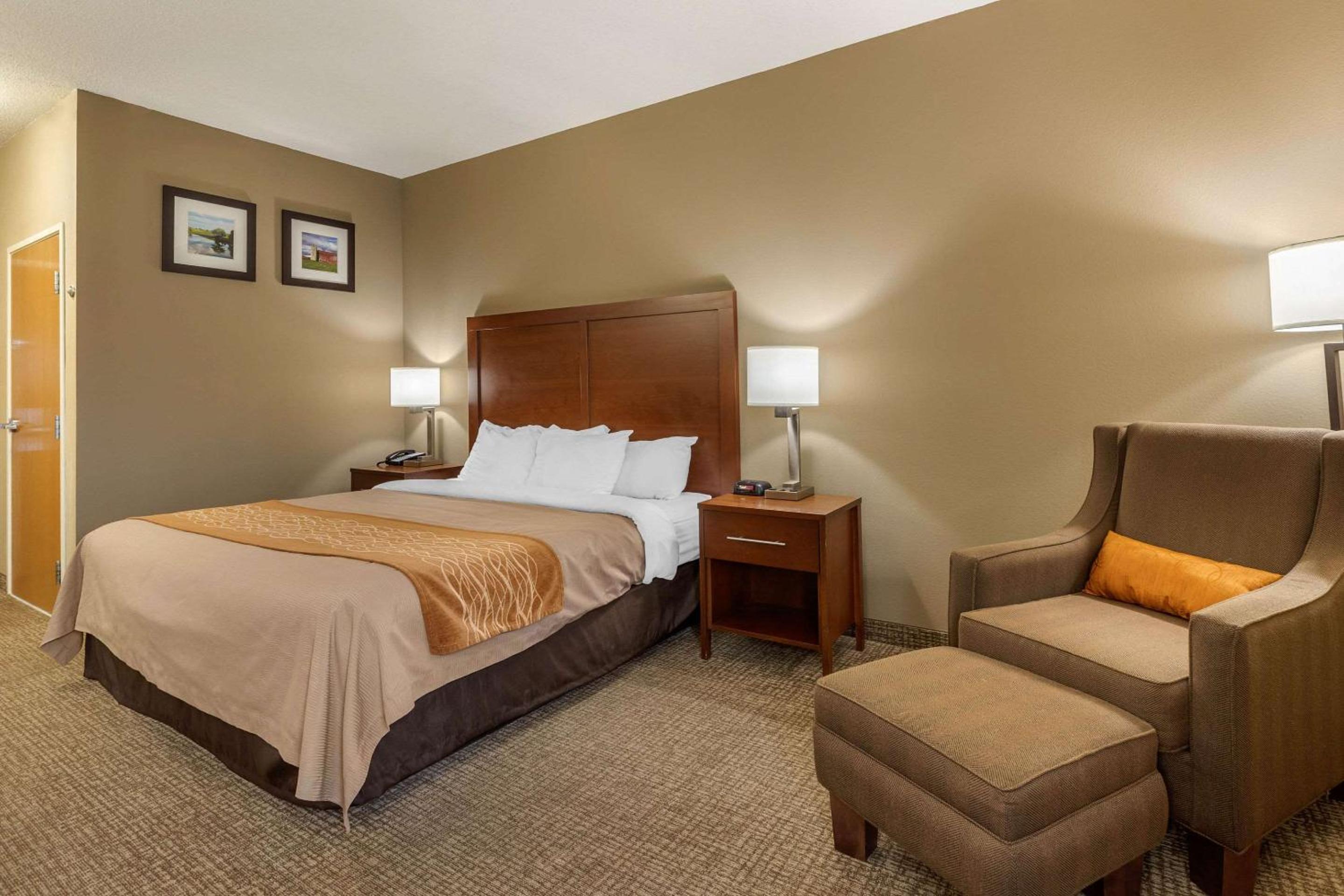 King Room - Non-Smoking - Photo 3