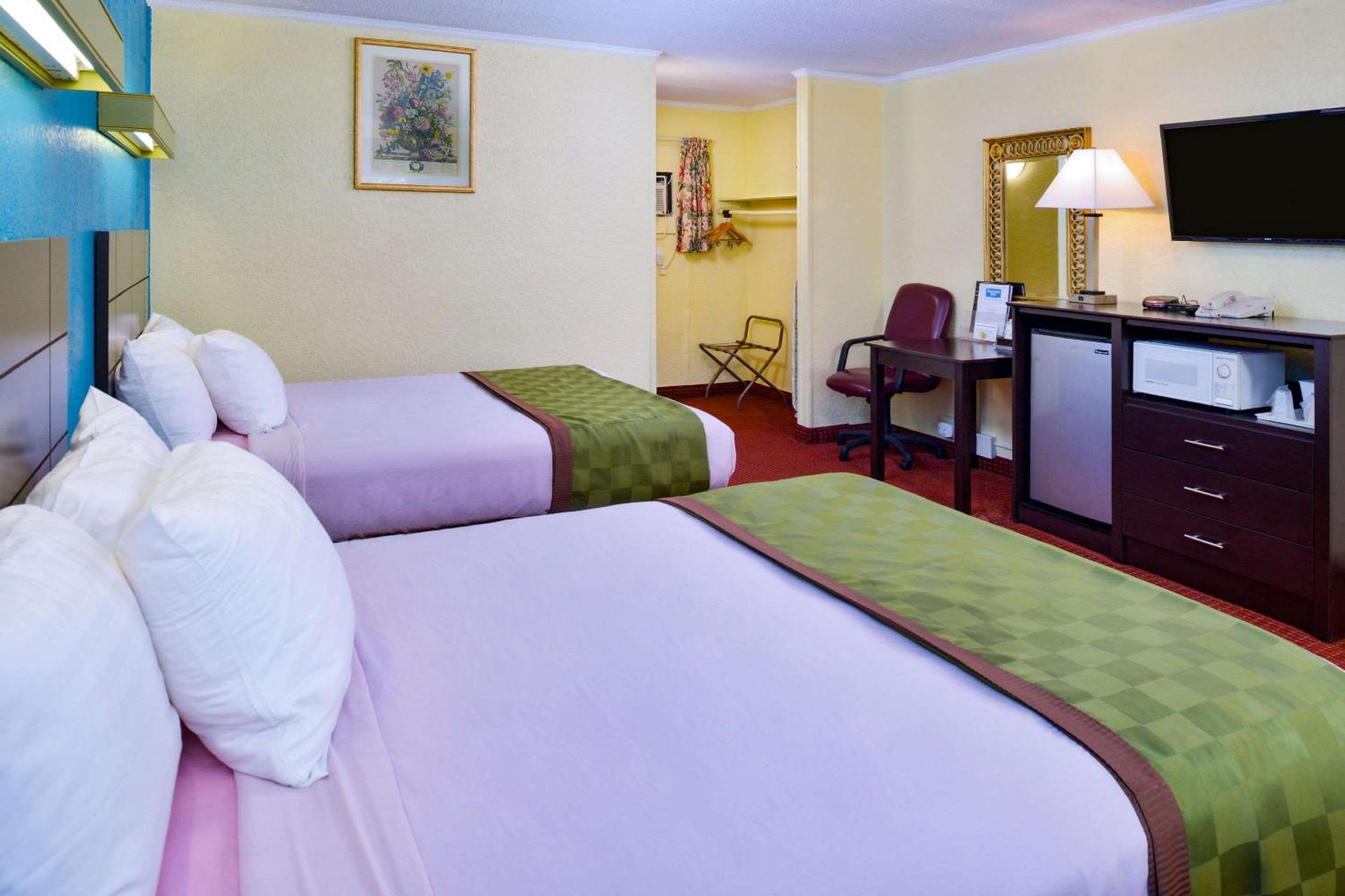 Double Room with Two Double Beds - Non-Smoking - Photo 1