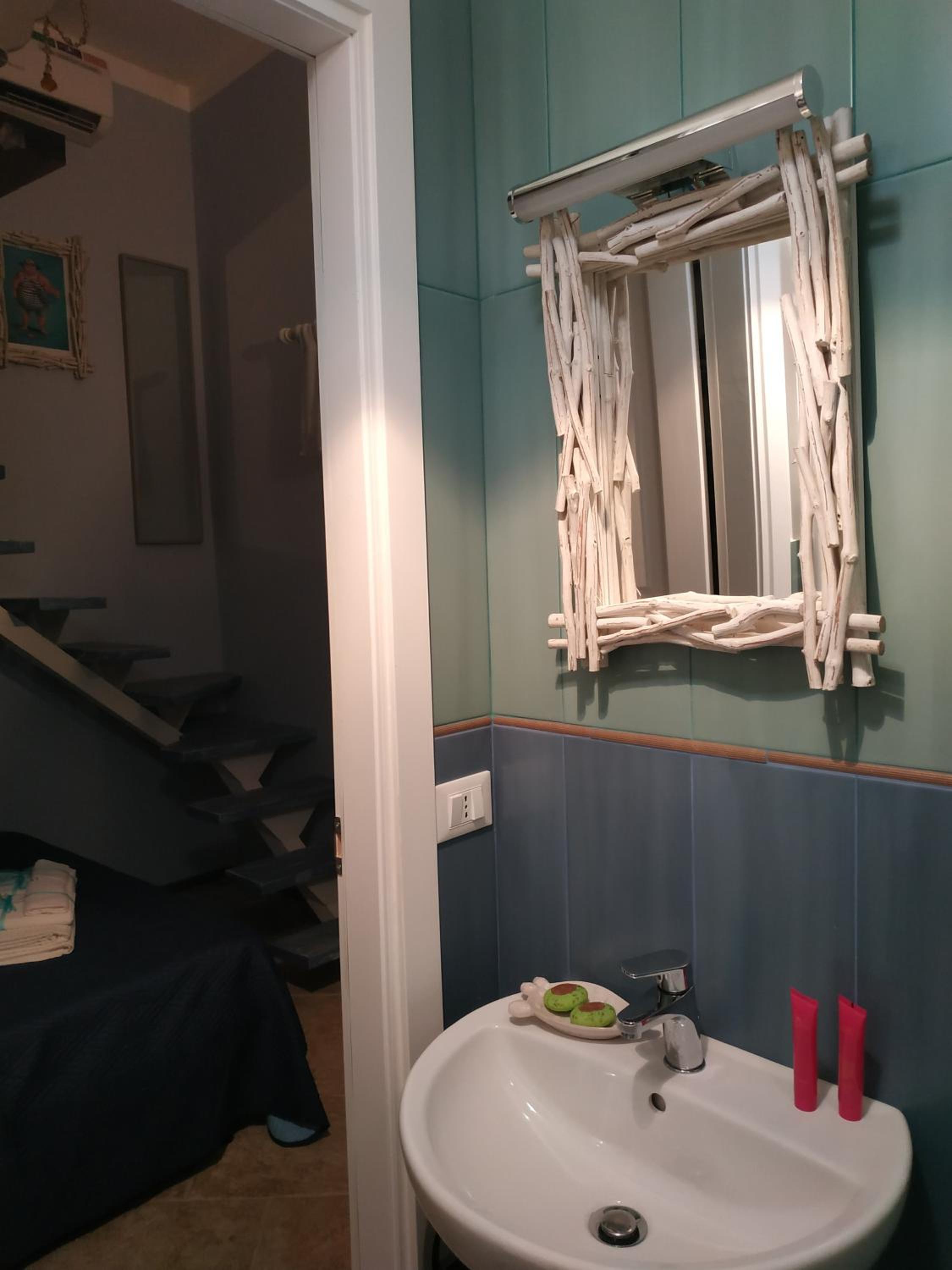 Double Room with Sea View - Photo 8