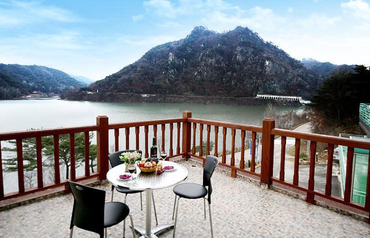 Double Room with Lake View - Photo 3