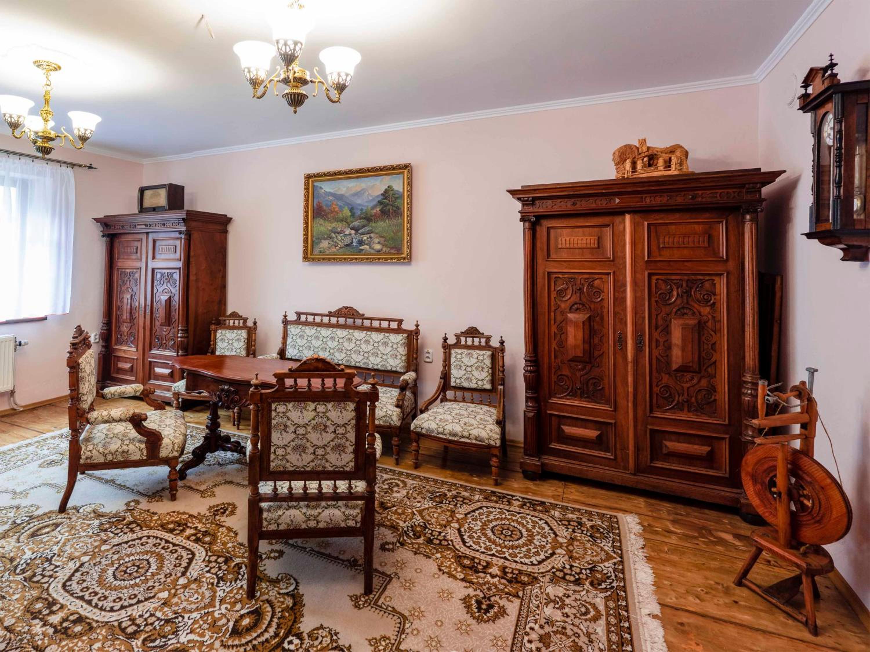 Deluxe King Suite photo 3