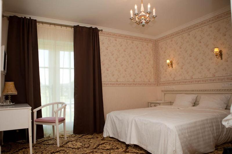 Family Room - Photo 2