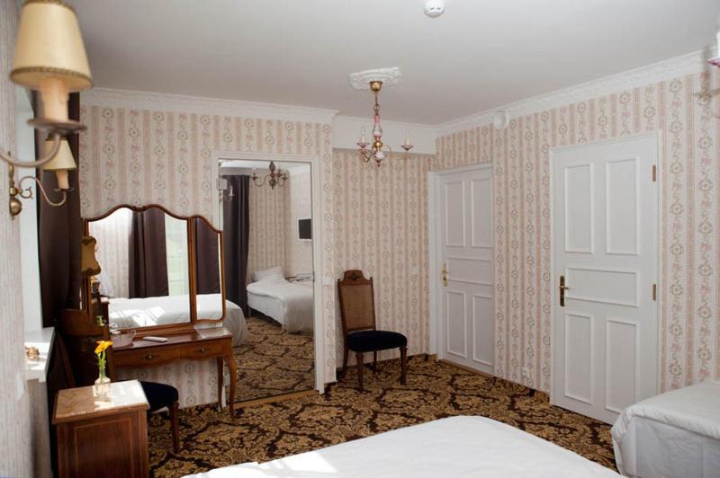 Family Room - Photo 4