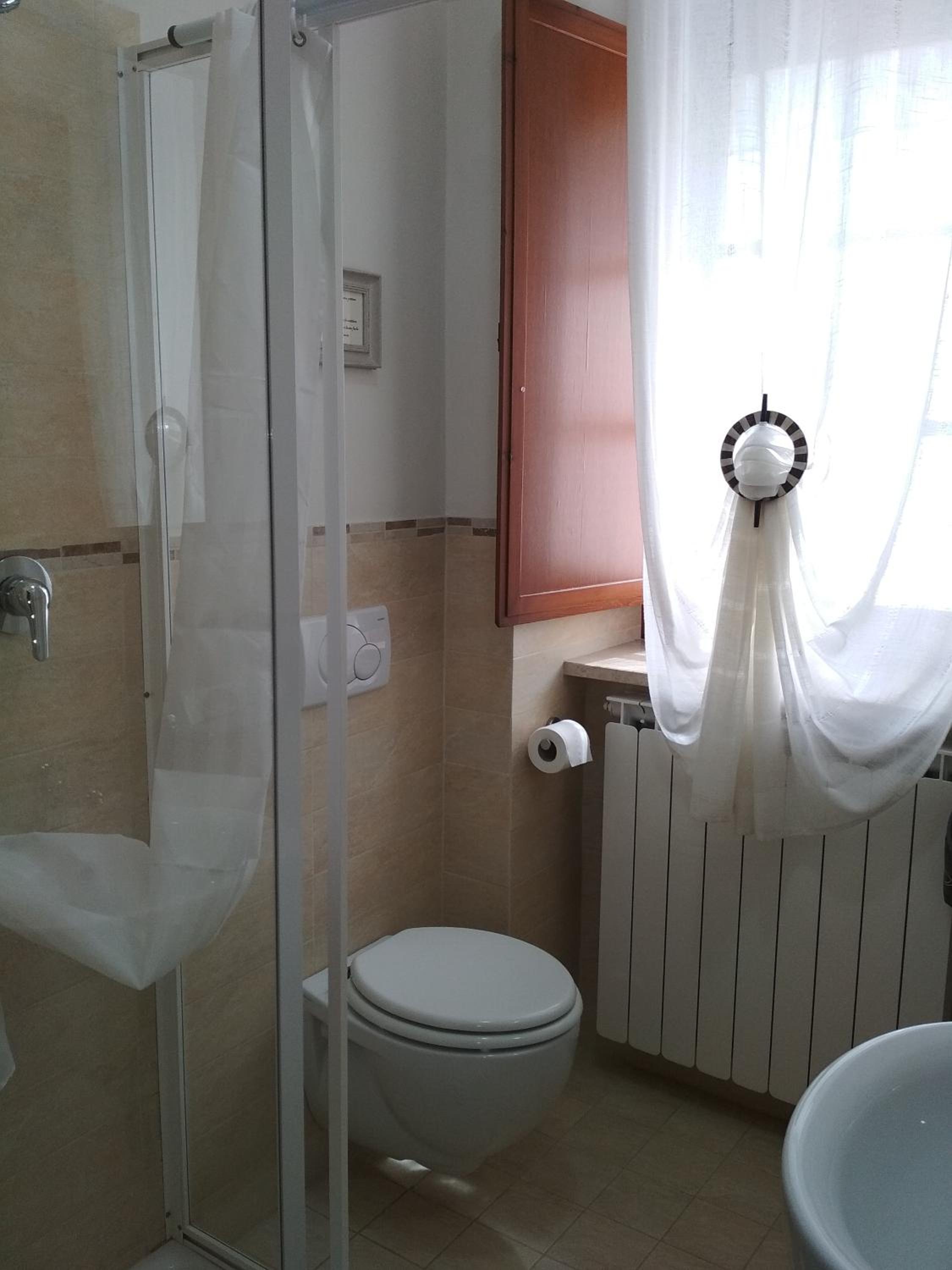 Double Room - Photo 10
